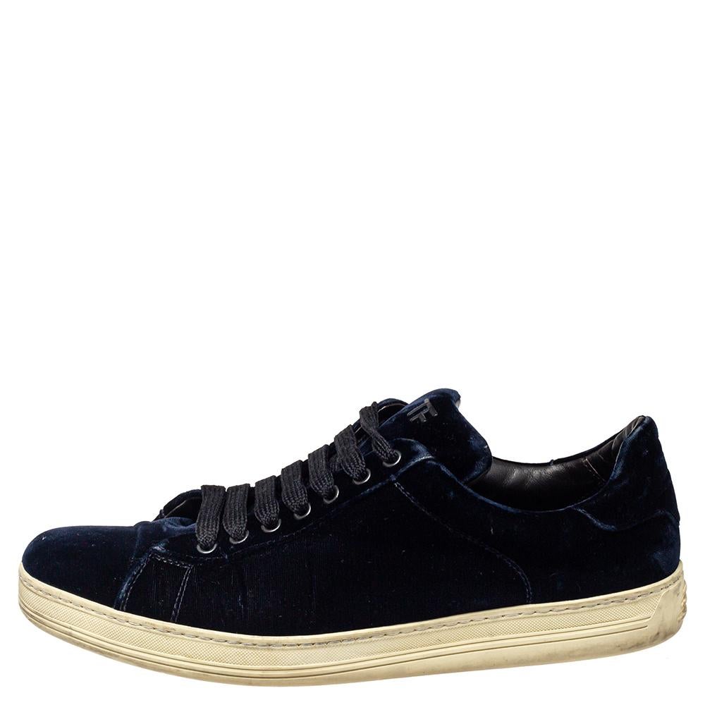 A pair of velvet sneakers to lend all the comfort in this world. These rubber sole sneakers will elevate your style quotient. Designed by Tom Ford, they come in dark blue with lace-up on the vamps. They will amp up your casual style.


