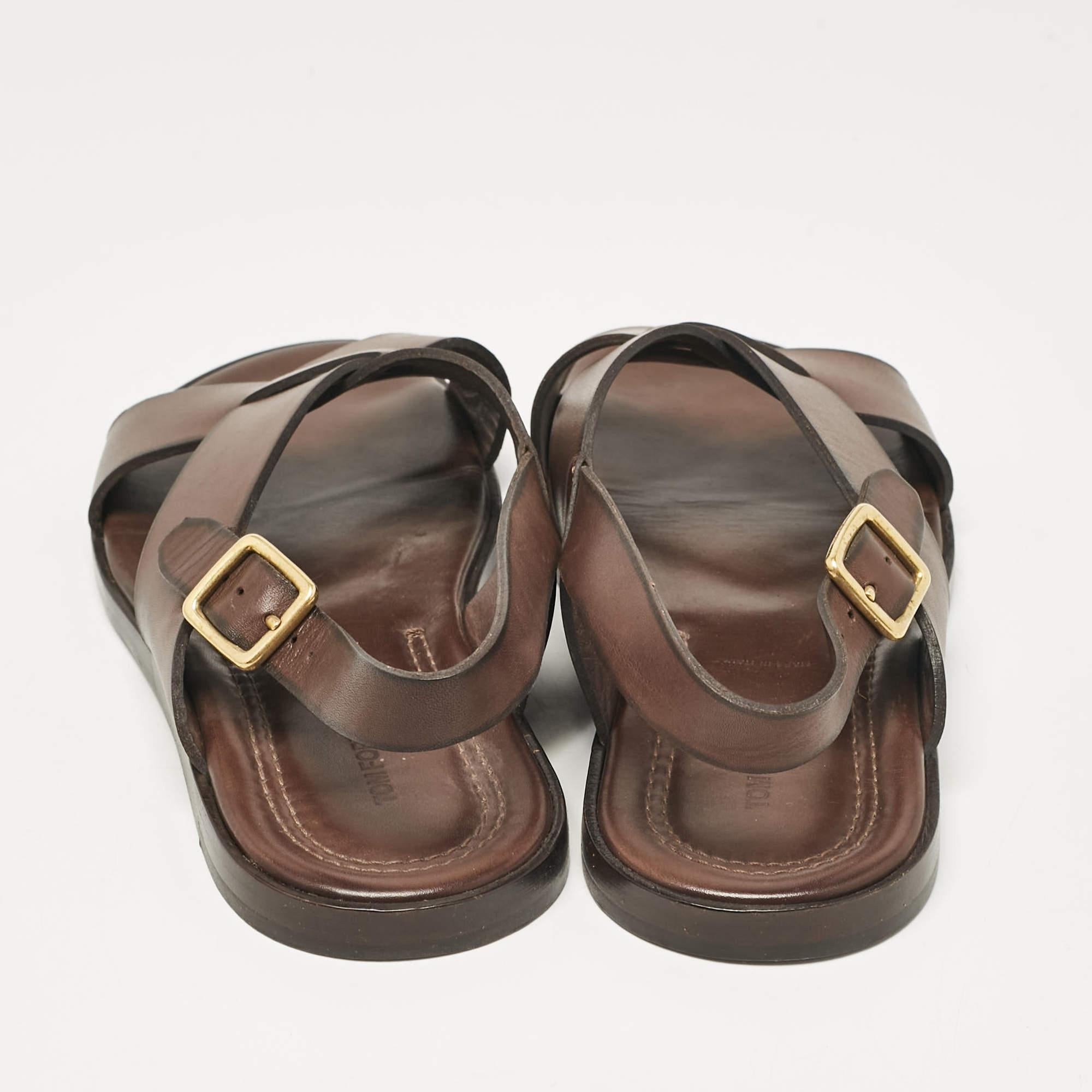  Tom Ford Sandales plates en cuir brun foncé Taille 43 Pour hommes 