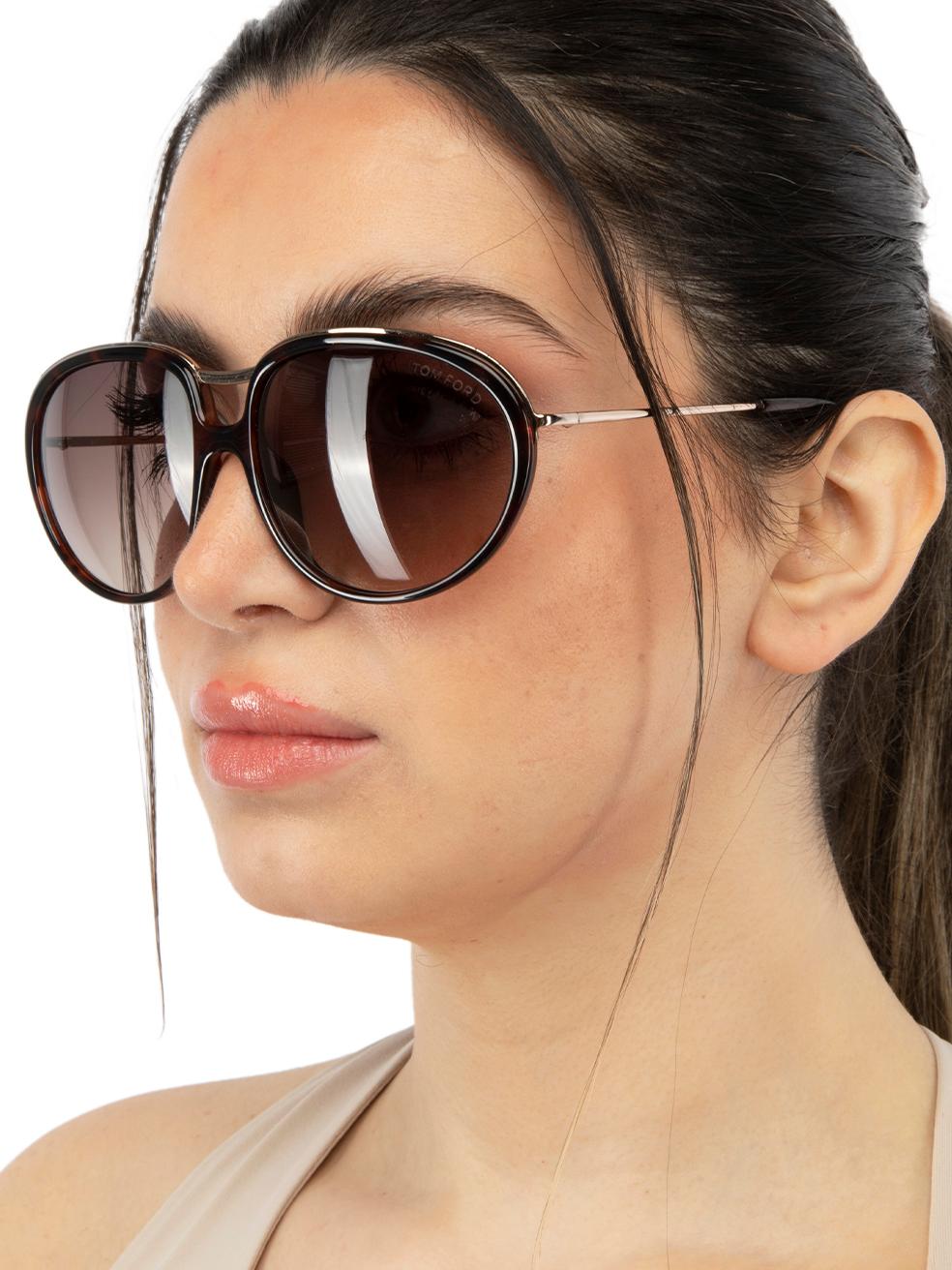 CONDITION is New with tagson this brand new Tom Ford designer item. This item comes with original packaging.
 
 
 
 Details
 
 
 Model: FT0281
 
 Dark Havana
 
 Acetate
 
 Aviator Sunglasses
 
 Gradient Brown Lens
 
 Full-Rim
 
 Tortoiseshell