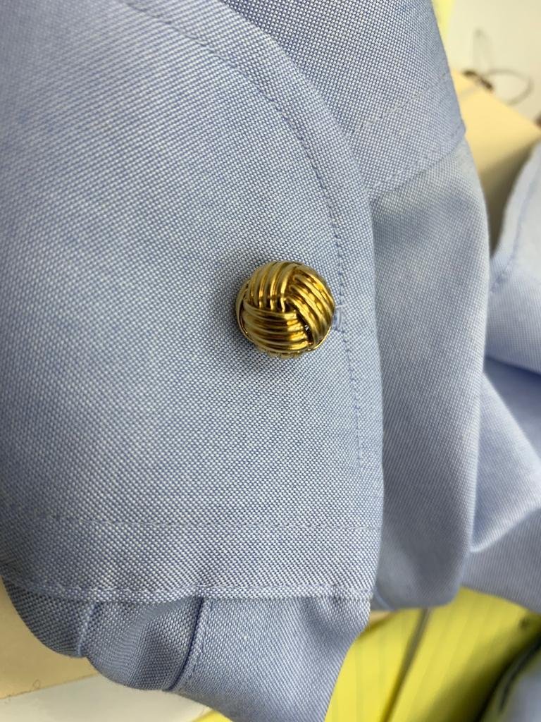 A classic double sided knots style cuff links. Made from 18K yellow gold and signed by Tom Ford 