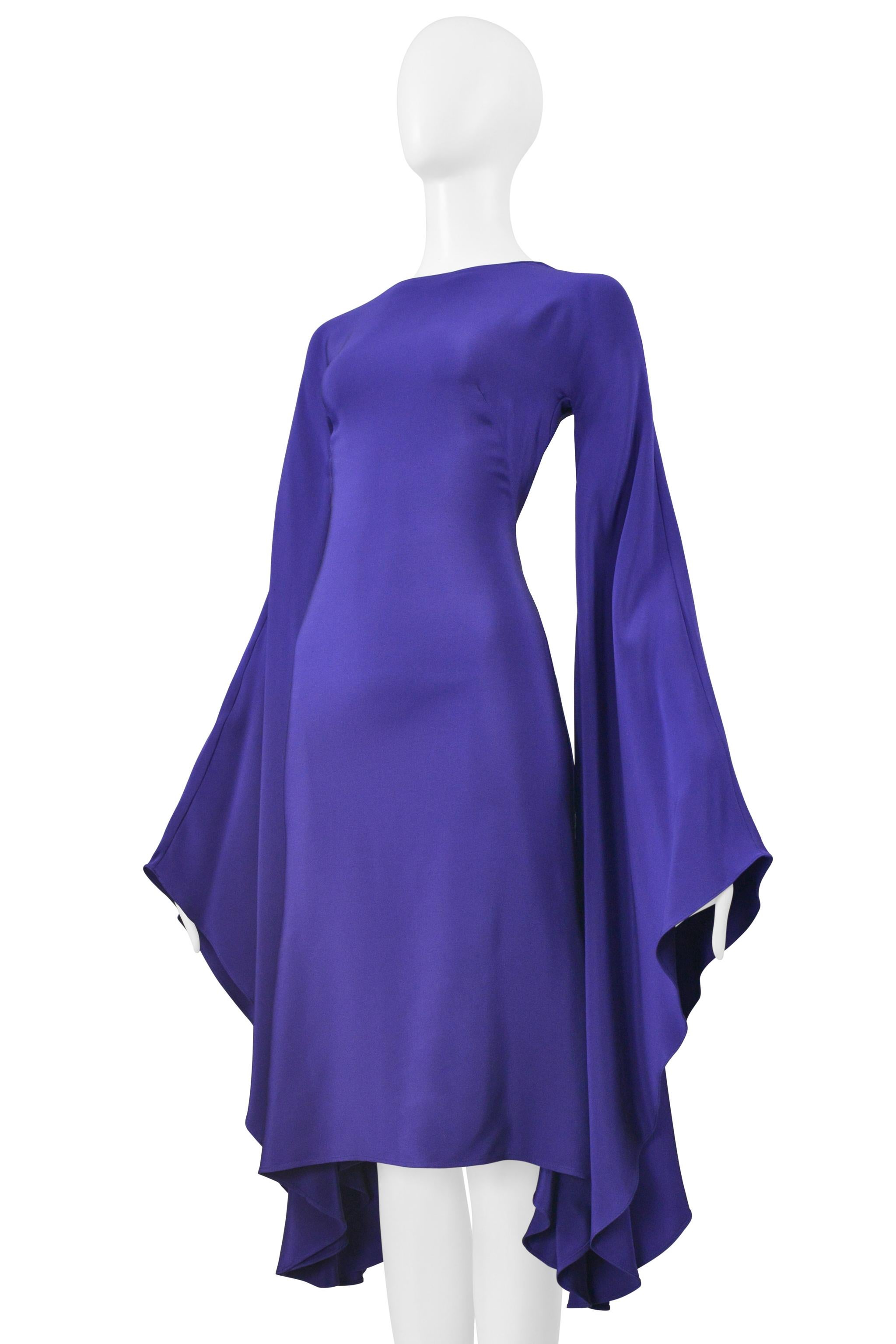 Donna Tom Ford: drammatico abito da cocktail blu con maniche a 