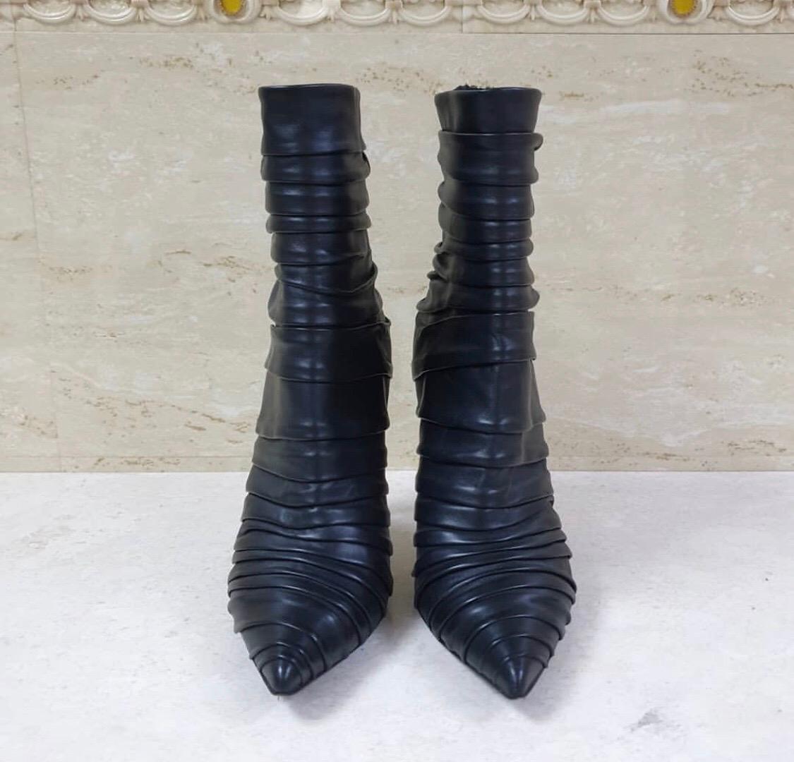 boots metal heel