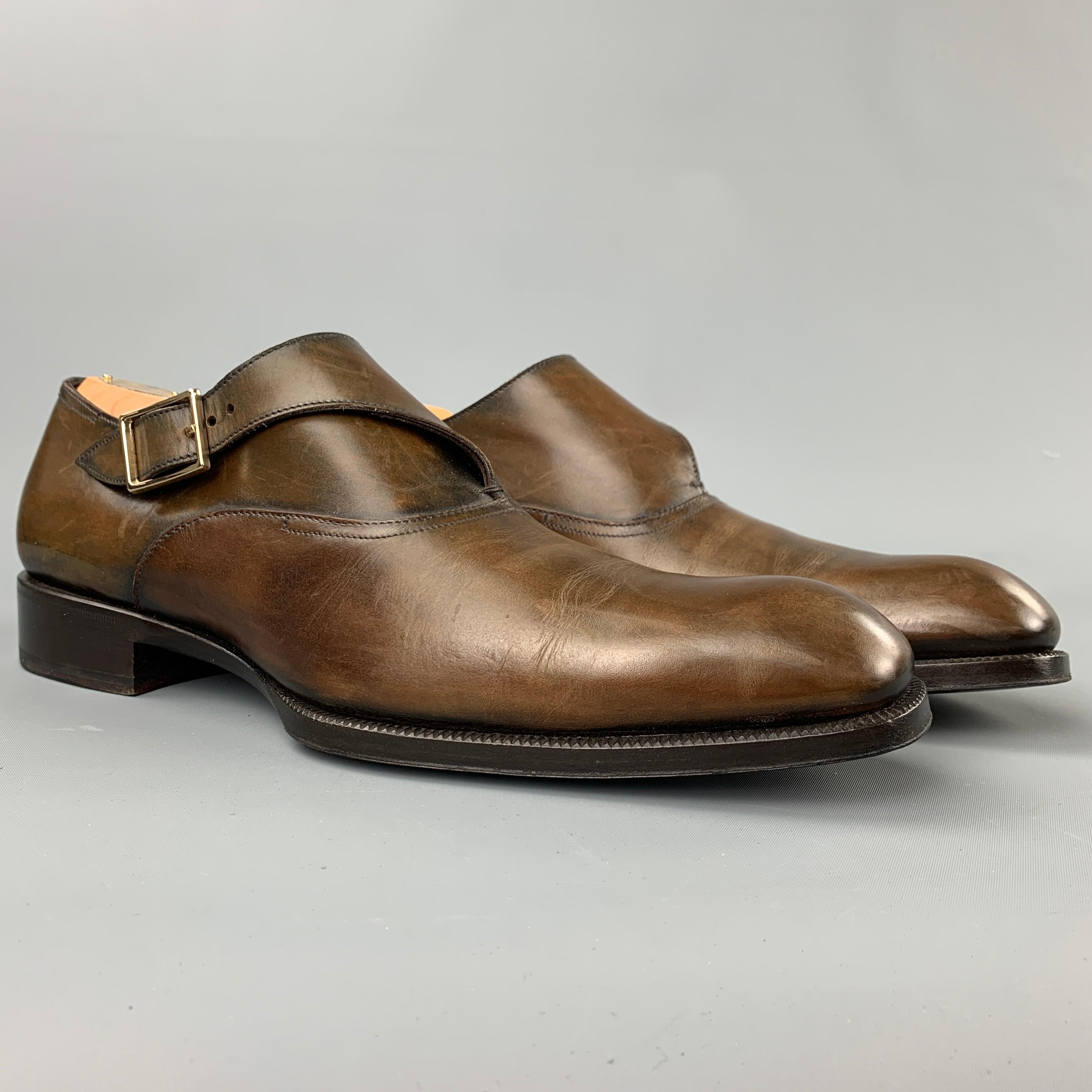 TOM FORD loafers comes in a brown antique leather featuring a monk strap detail, cap toe, and a wooden sole. Made in Italy.

Very Good Pre-Owned Condition.
Marked: 10 TT
Original Retail Price: $1,790.00

Outsole: 12.5 in. x 4 in. 