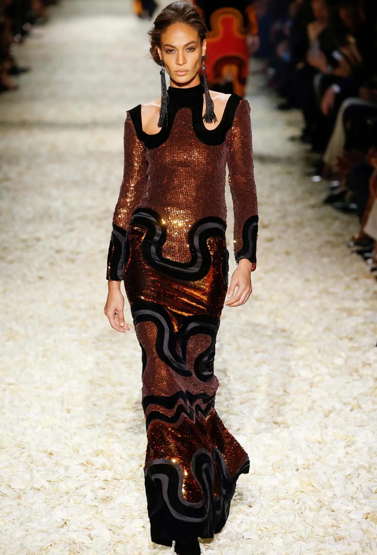 TOM FORD F/W 2015 Laufsteg-Kupfer Pailletten & Samt Panel Kleid mit Ausschnitten - IT 38 (Schwarz) im Angebot