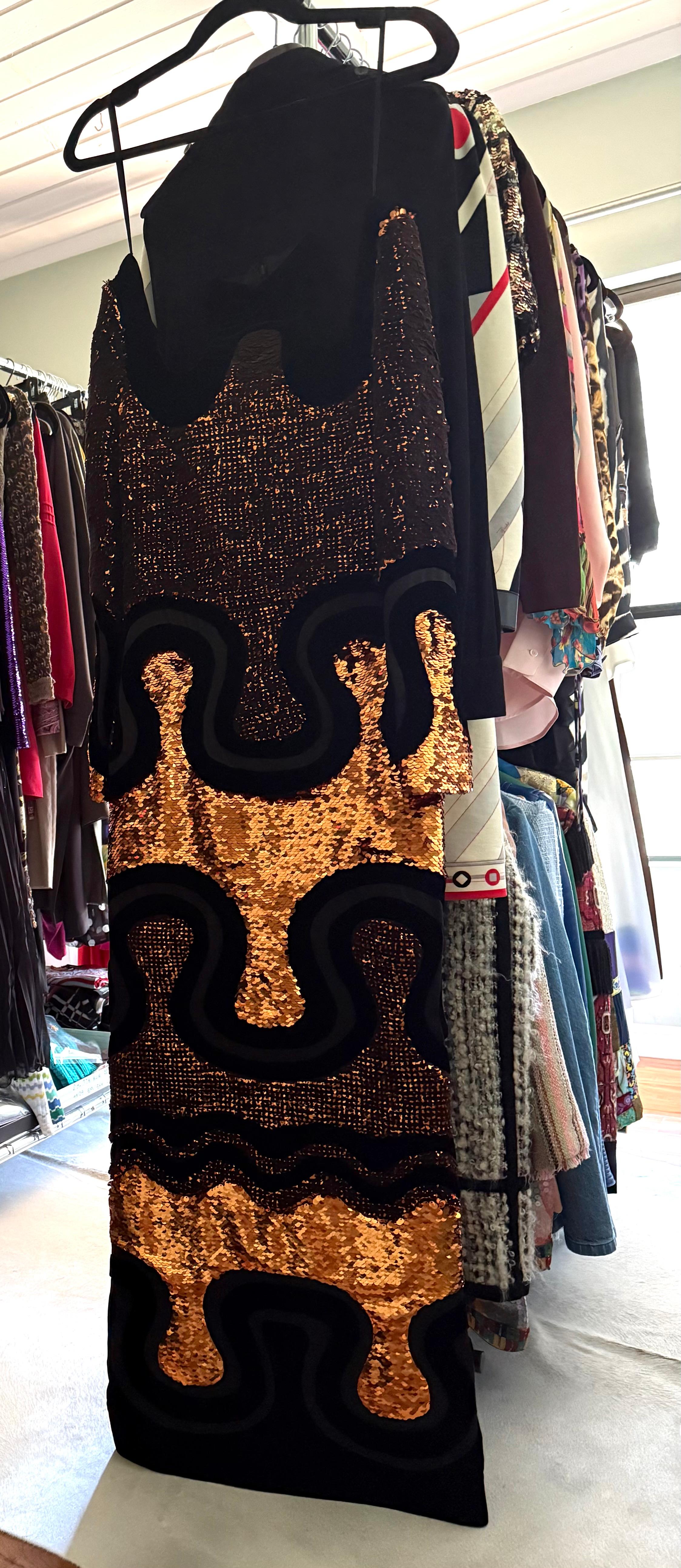 TOM FORD F/W 2015 Laufsteg-Kupfer Pailletten & Samt Panel Kleid mit Ausschnitten - IT 38 im Zustand „Gut“ im Angebot in Woodland Hills, CA