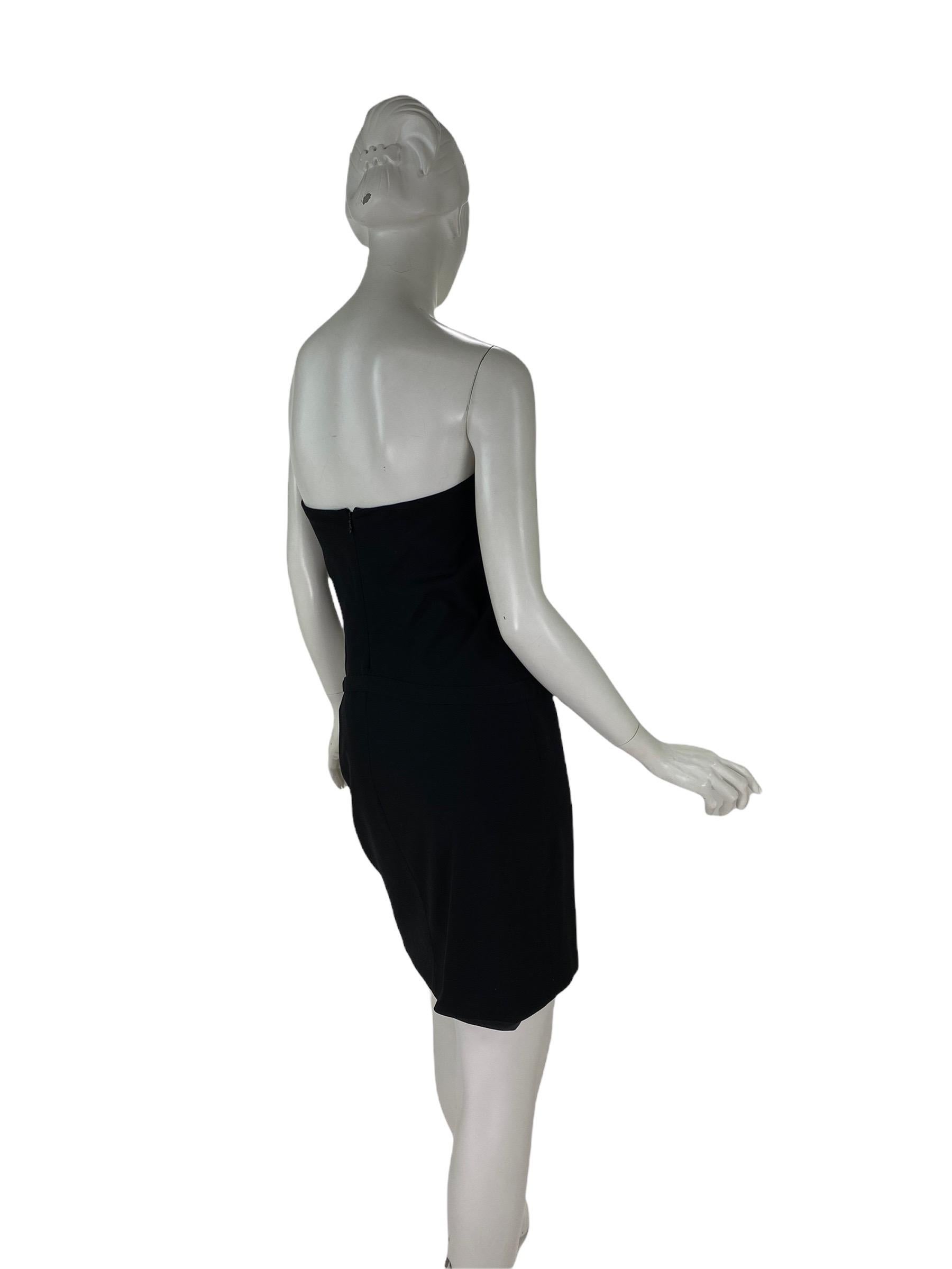 Noir  Tom Ford pour Gucci 1997 - Mini robe noire sans bretelles avec découpes - It 44 US 8/10 en vente