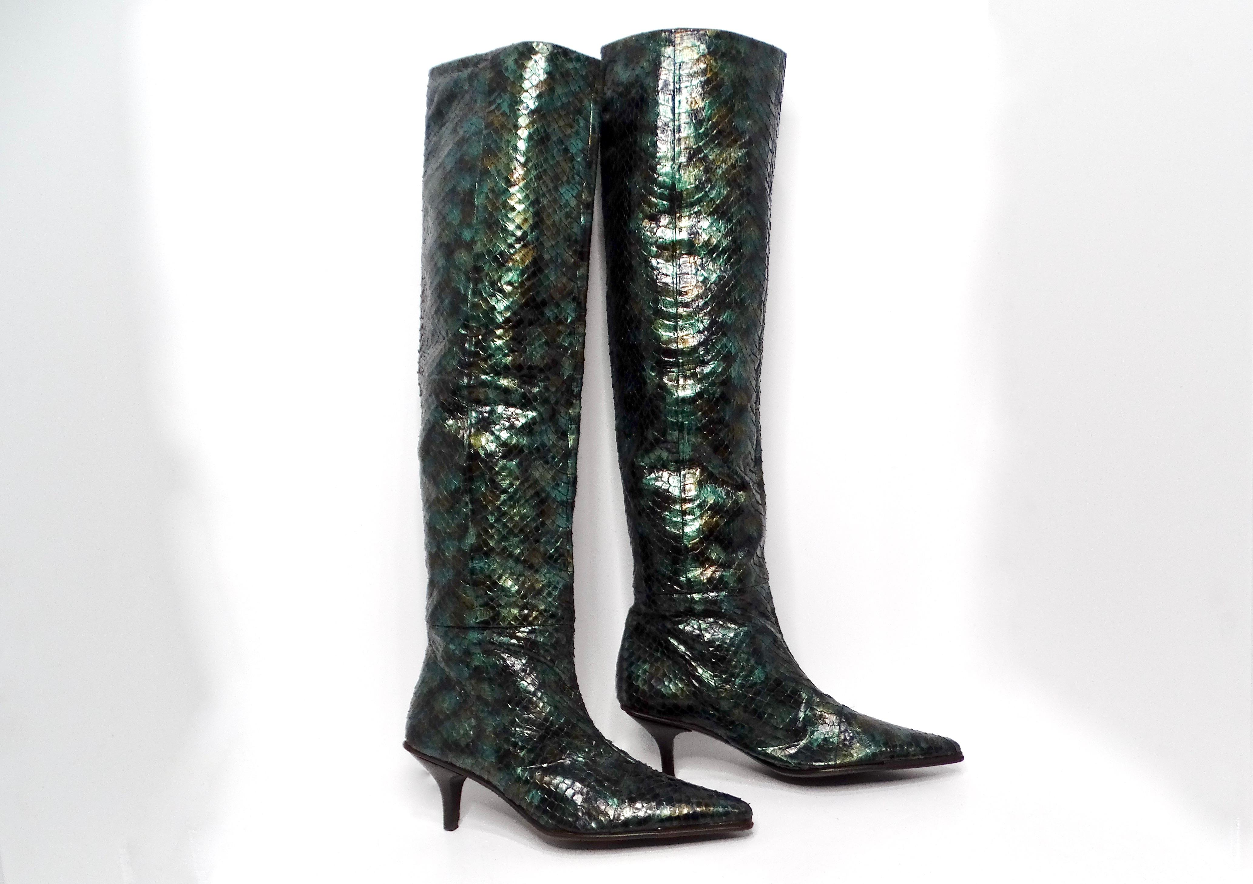 Tom Ford pour Gucci 1997 - Bottes en python vert profond hauteur genou Bon état - En vente à Scottsdale, AZ