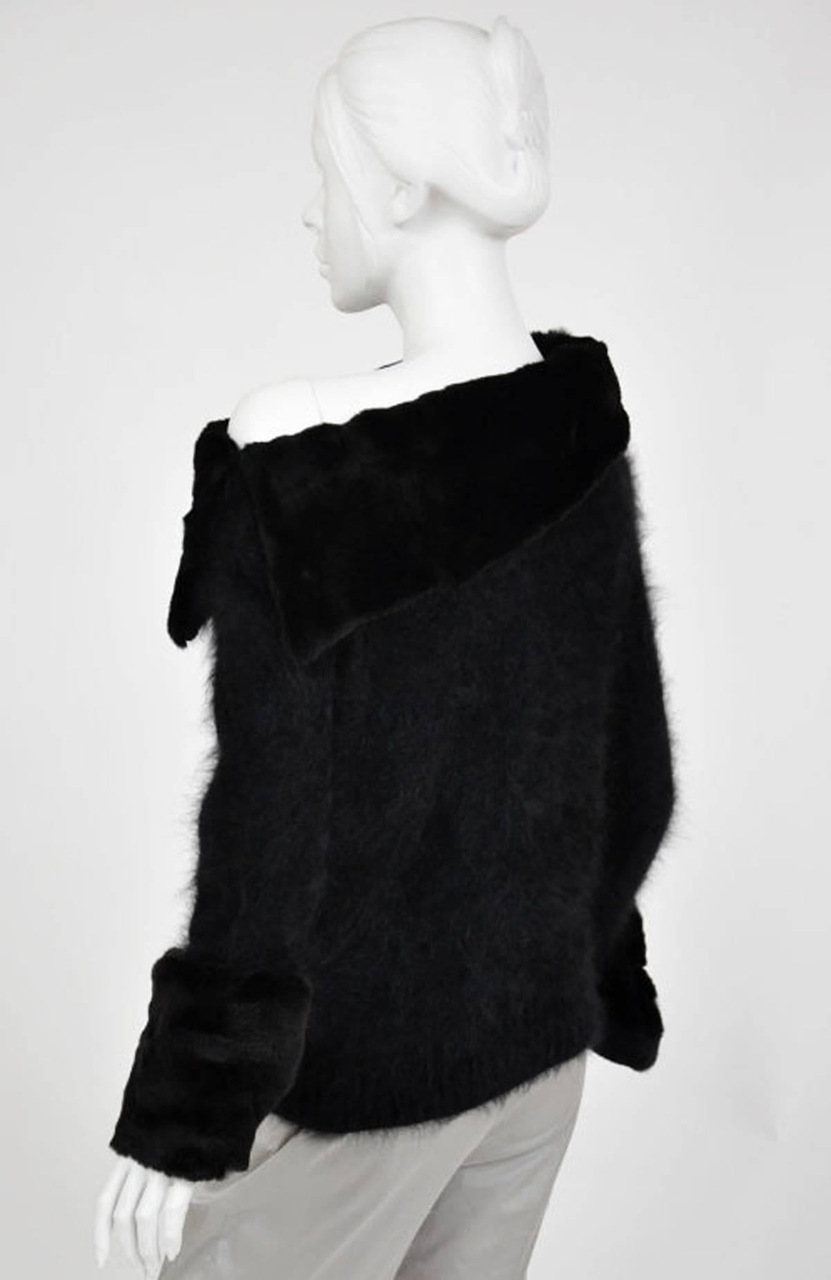 Tom Ford for Gucci 2001 Collection Black Angora and Mink Fur Luxurious Sweater M For Sale 1