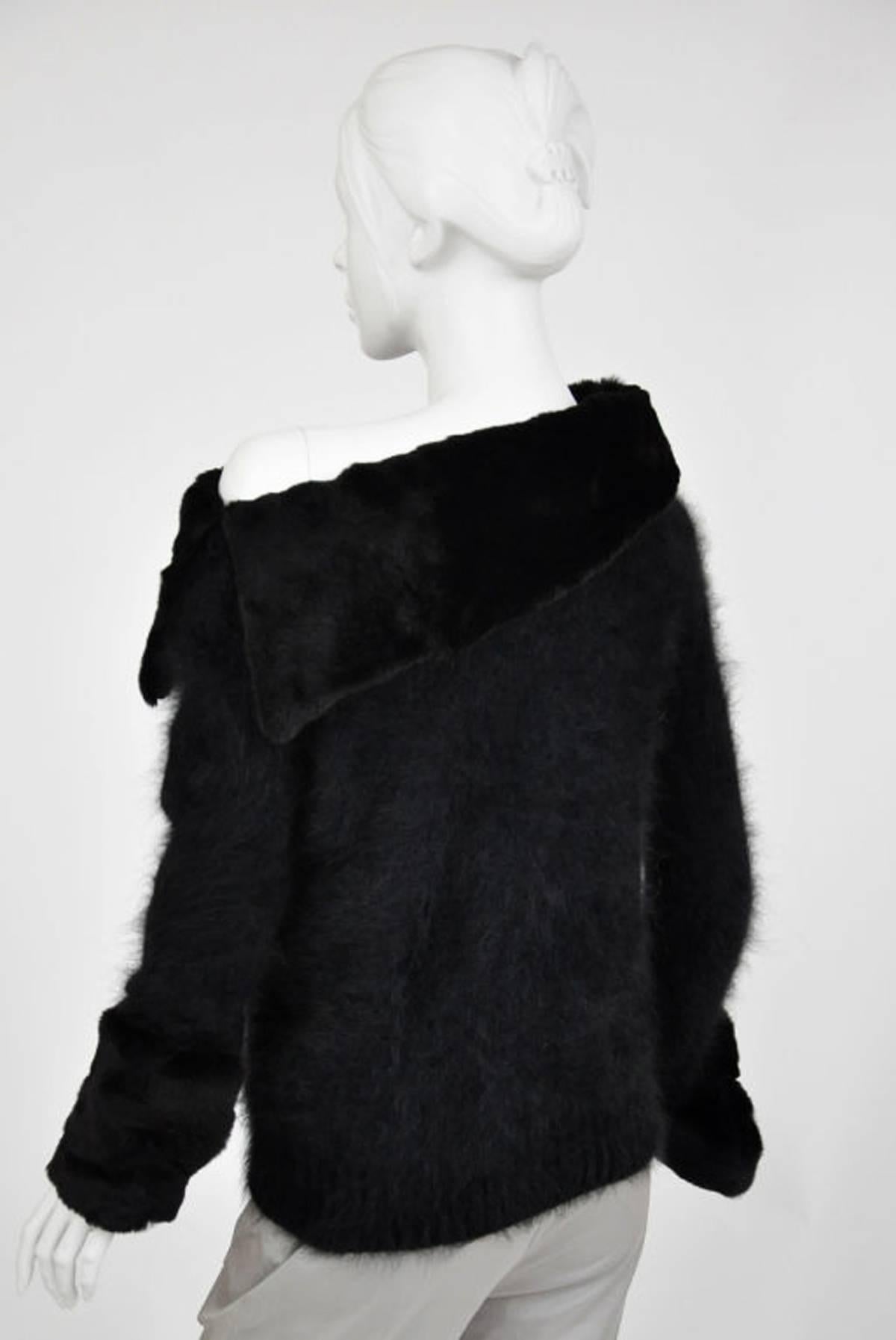 Tom Ford for Gucci 2001 Collection Black Angora and Mink Fur Luxurious Sweater M For Sale 3