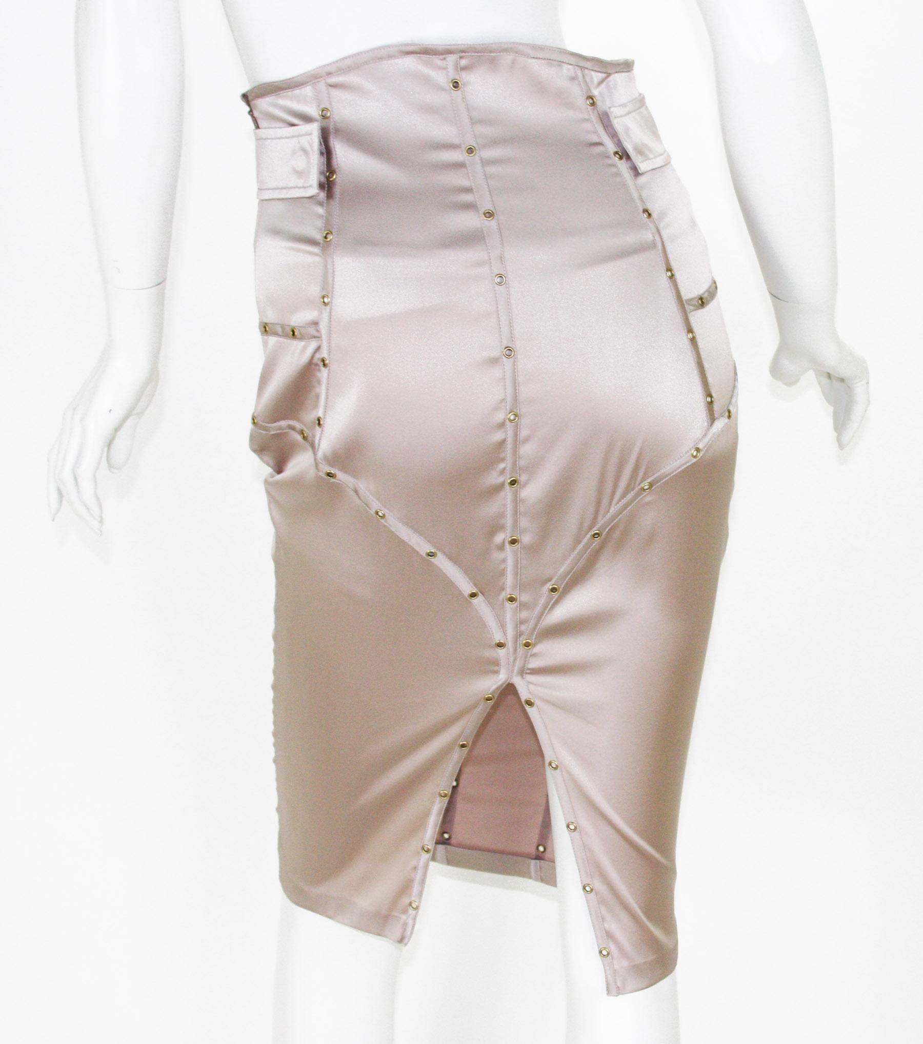 Tom Ford pour Gucci et Yves Saint Laurent, tailleur jupe en vison couleur chair, taille IT 40  US 4 en vente 8