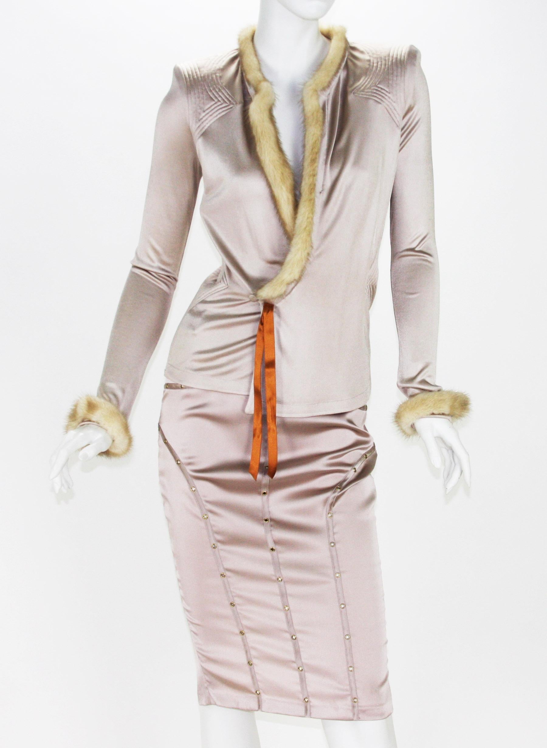 Tom Ford für Gucci und Yves Saint Laurent Nudefarbener Anzug aus Seide und Nerzrock aus Nerz It. 40  US 4 im Angebot 2