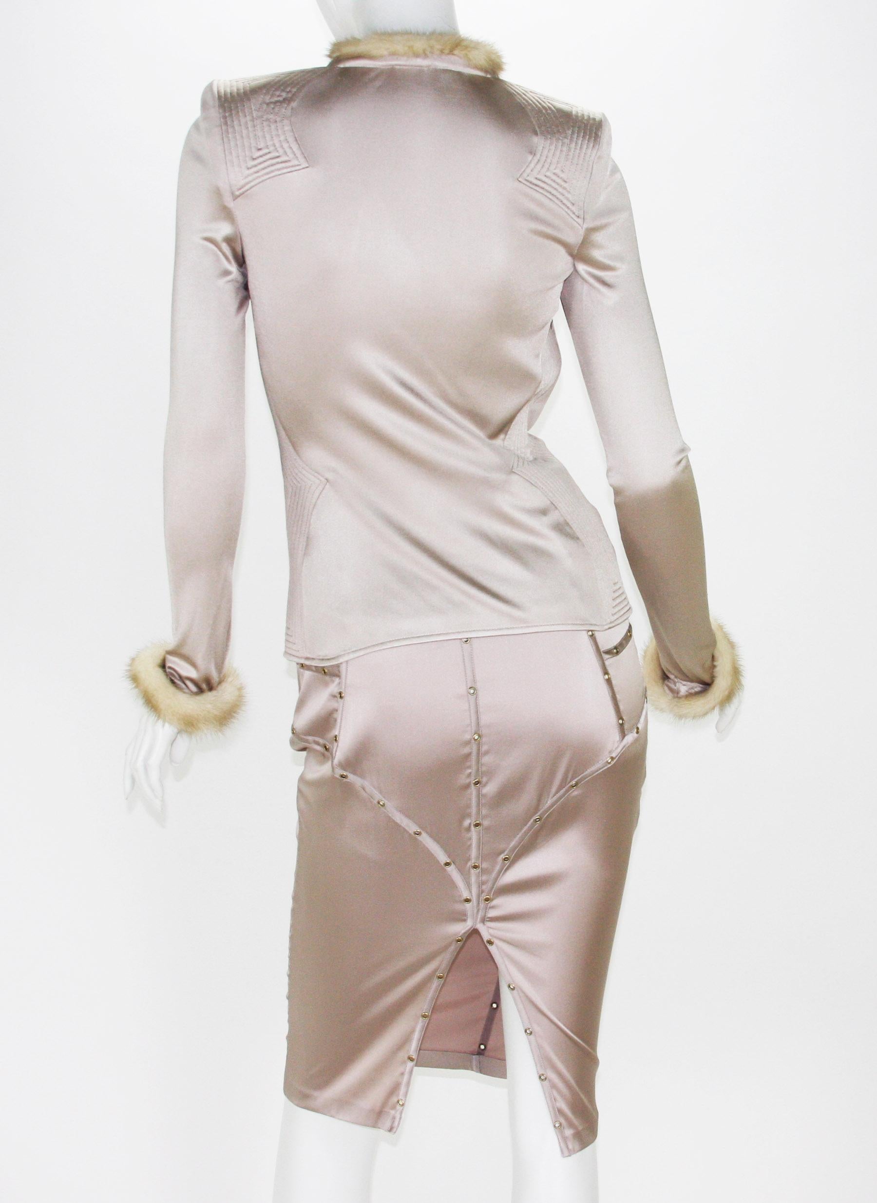 Tom Ford pour Gucci et Yves Saint Laurent, tailleur jupe en vison couleur chair, taille IT 40  US 4 en vente 3