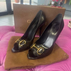 Tom Ford para Gucci Tacones Peep Toe Horsebit de piel negra 2000s