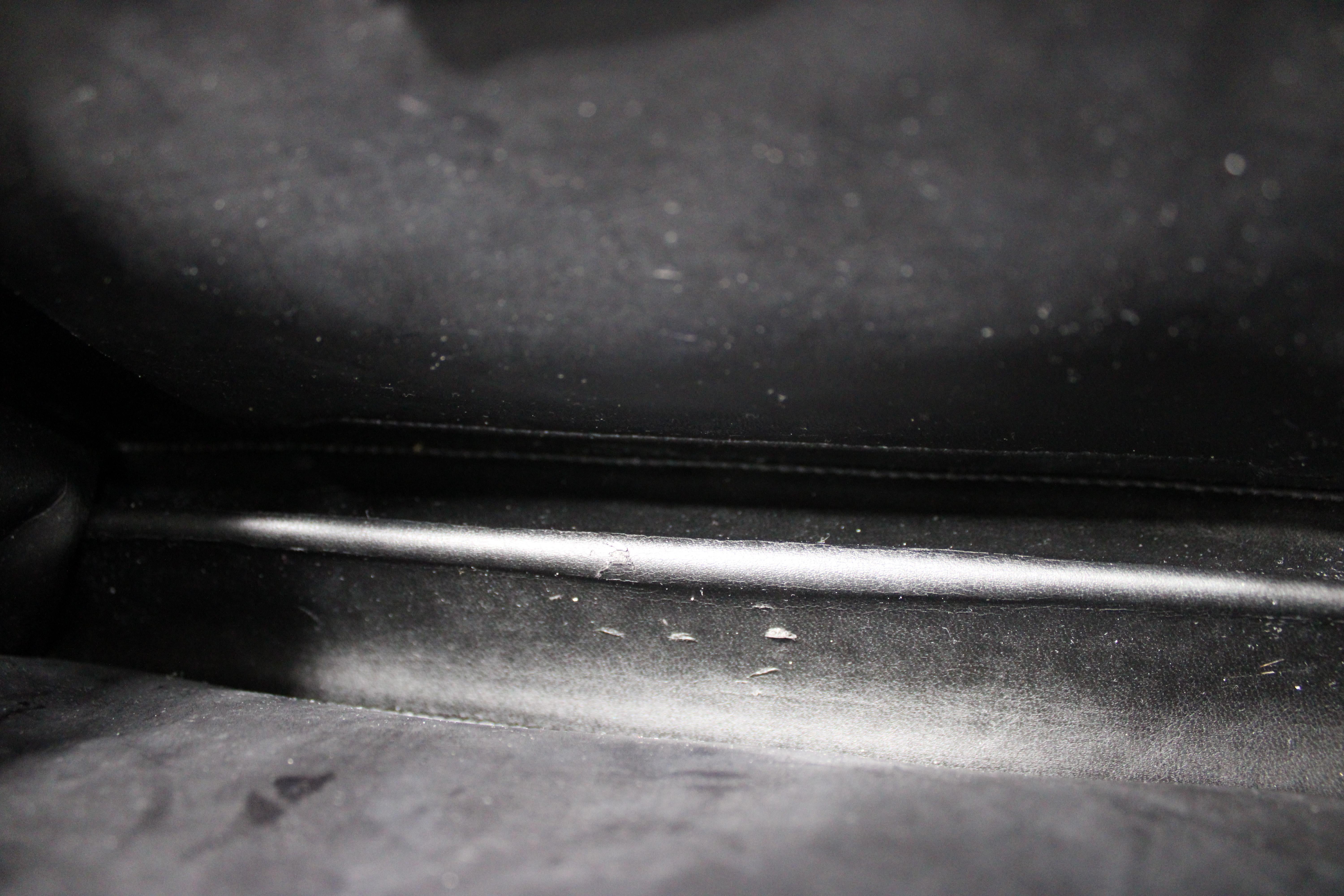 Tom Ford for Gucci Borsa a tracolla quadrata G in vernice nera circa anni '90 in vendita 11