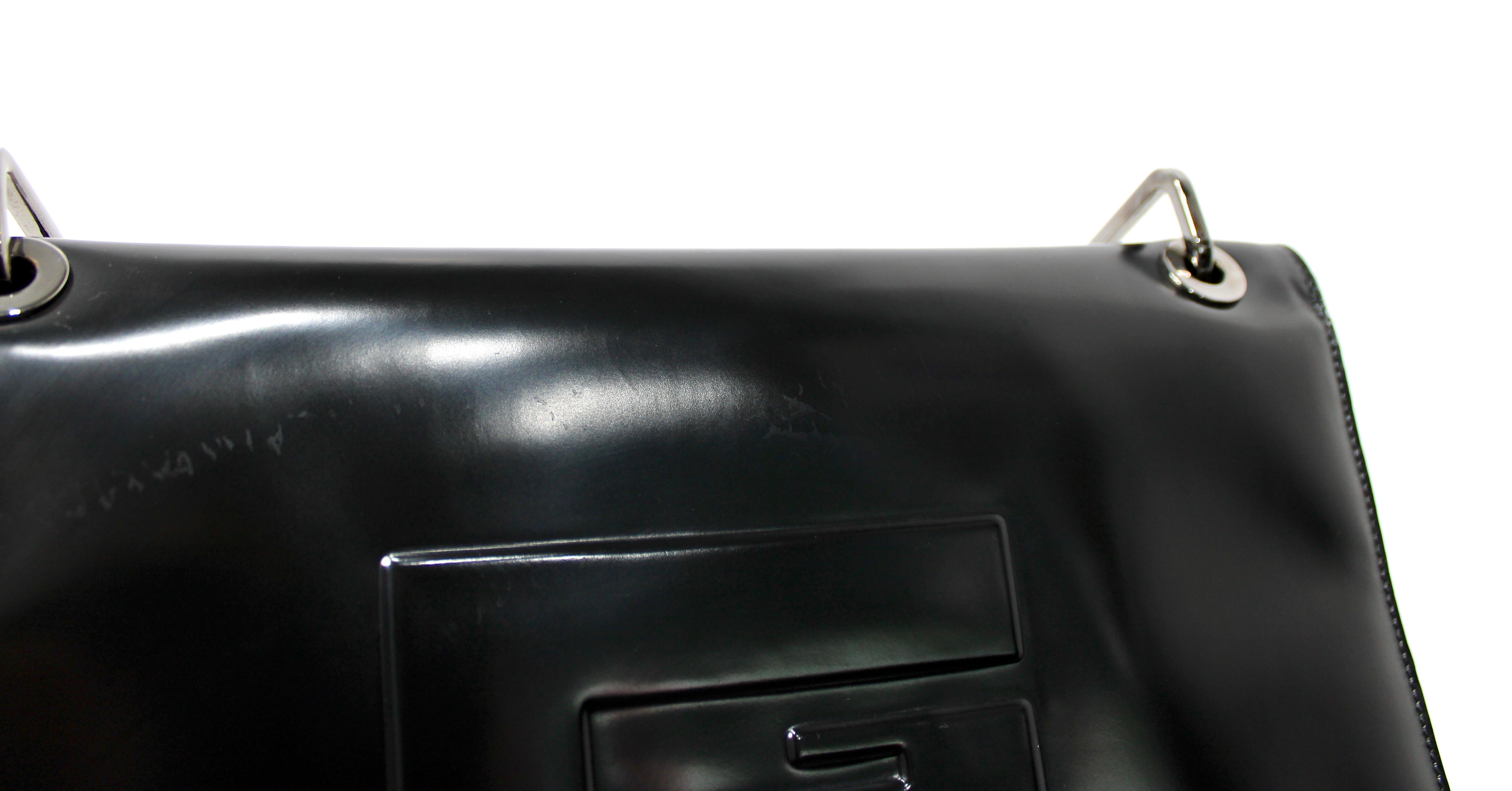 Tom Ford for Gucci Borsa a tracolla quadrata G in vernice nera circa anni '90 In condizioni buone in vendita a Scottsdale, AZ