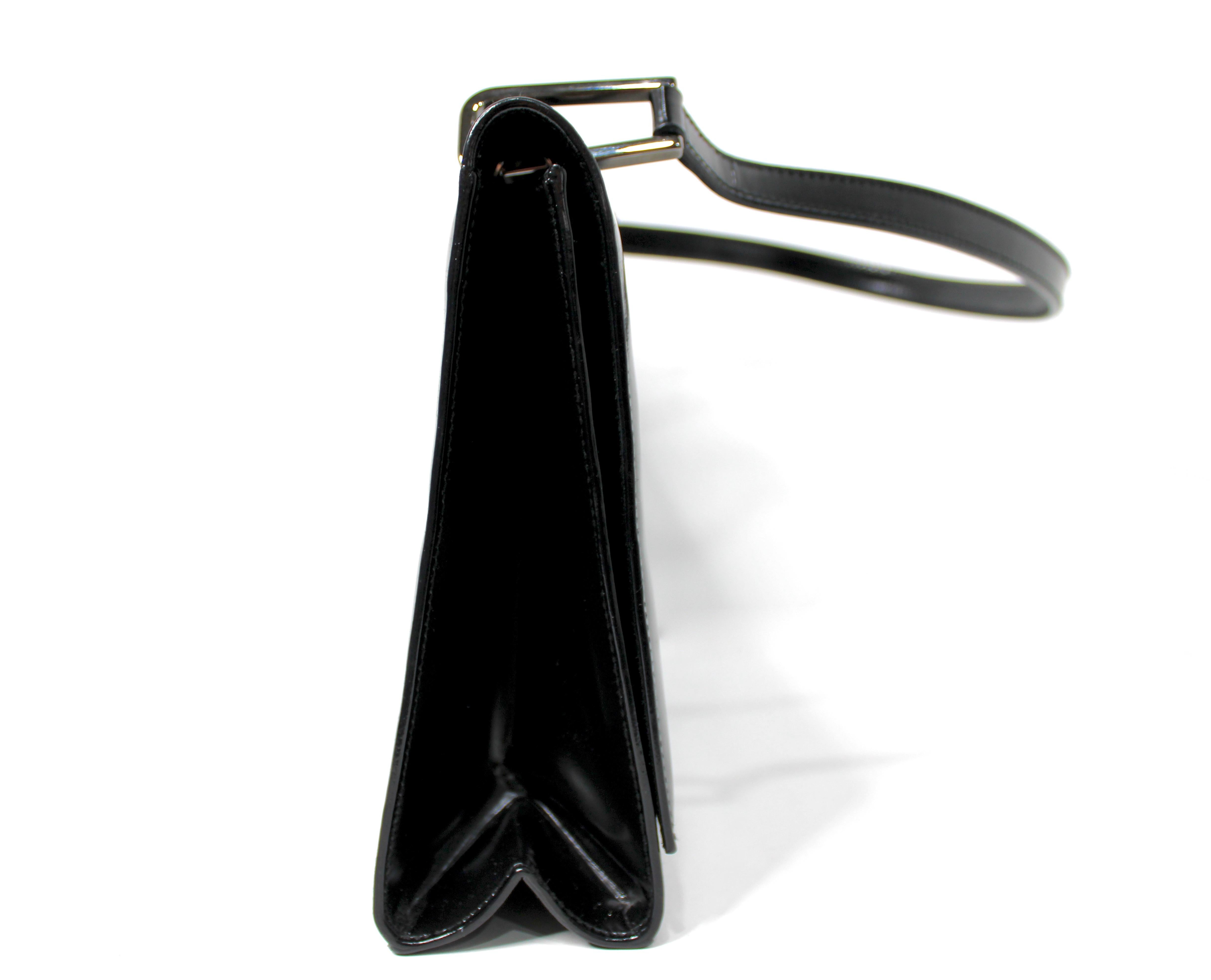 Tom Ford for Gucci Borsa a tracolla quadrata G in vernice nera circa anni '90 in vendita 4