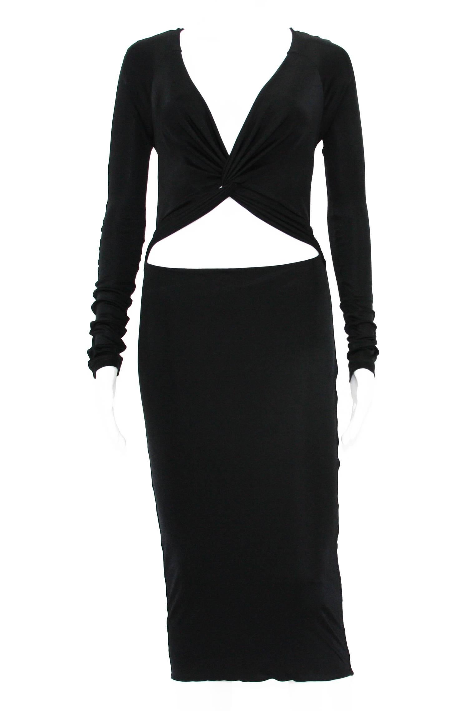 Tom Ford for Gucci Sexy Vestido de Cóctel Recortado
Talla del diseñador - L ( es pequeña, comprueba las medidas ).
Jersey elástico negro, falda de doble capa, deslizamiento sencillo.
Medidas: Cintura - 30/32 pulgadas, Caderas - 34/36 pulgadas. 