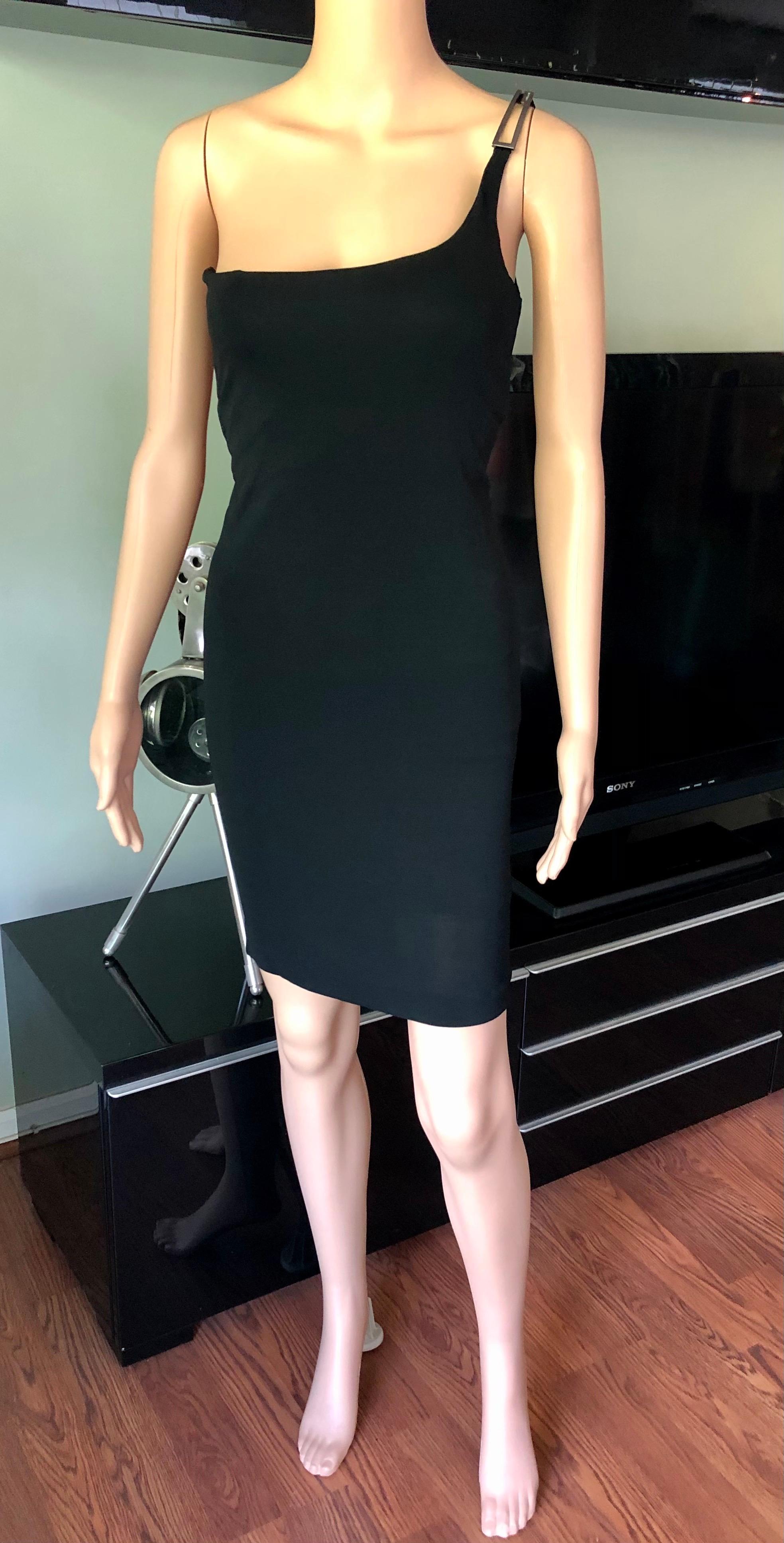 Tom Ford for Gucci F/W 1997 Vintage One Shoulder Logo Buckle Black Mini Dress In Good Condition For Sale In Naples, FL