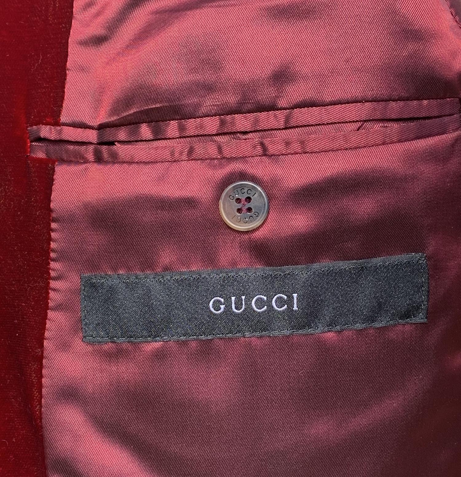 Tom Ford for Gucci F/W 1999 Limited Edition Men Red Velvet Embellished Blazer 46 For Sale 3