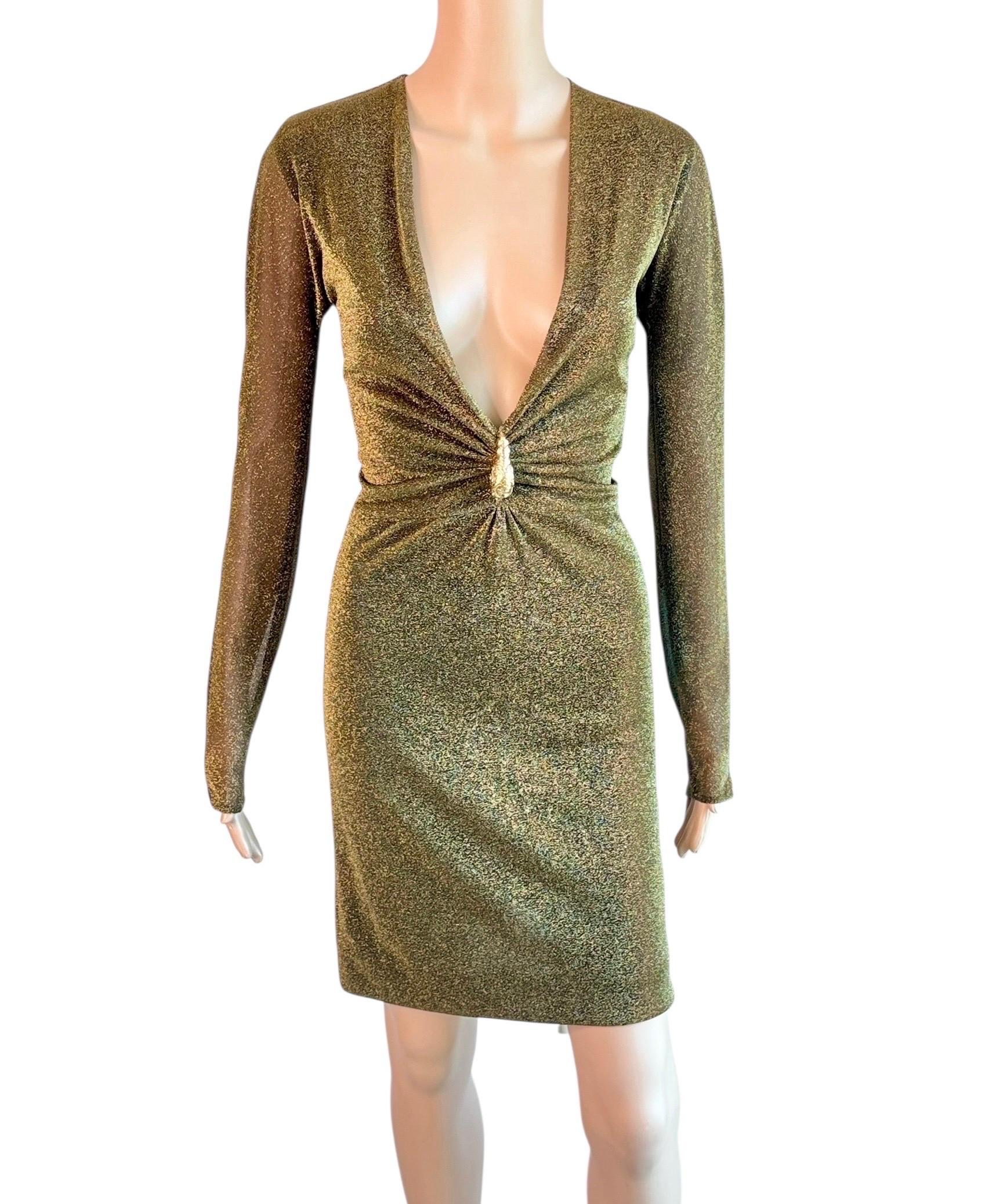 Tom Ford for Gucci, mini-robe de défilé A/H 2000 à encolure allongée en maille métallique 

Look 27 de la Collectional Automne 2000. 

Taille : IT 40

Condit : Excellent