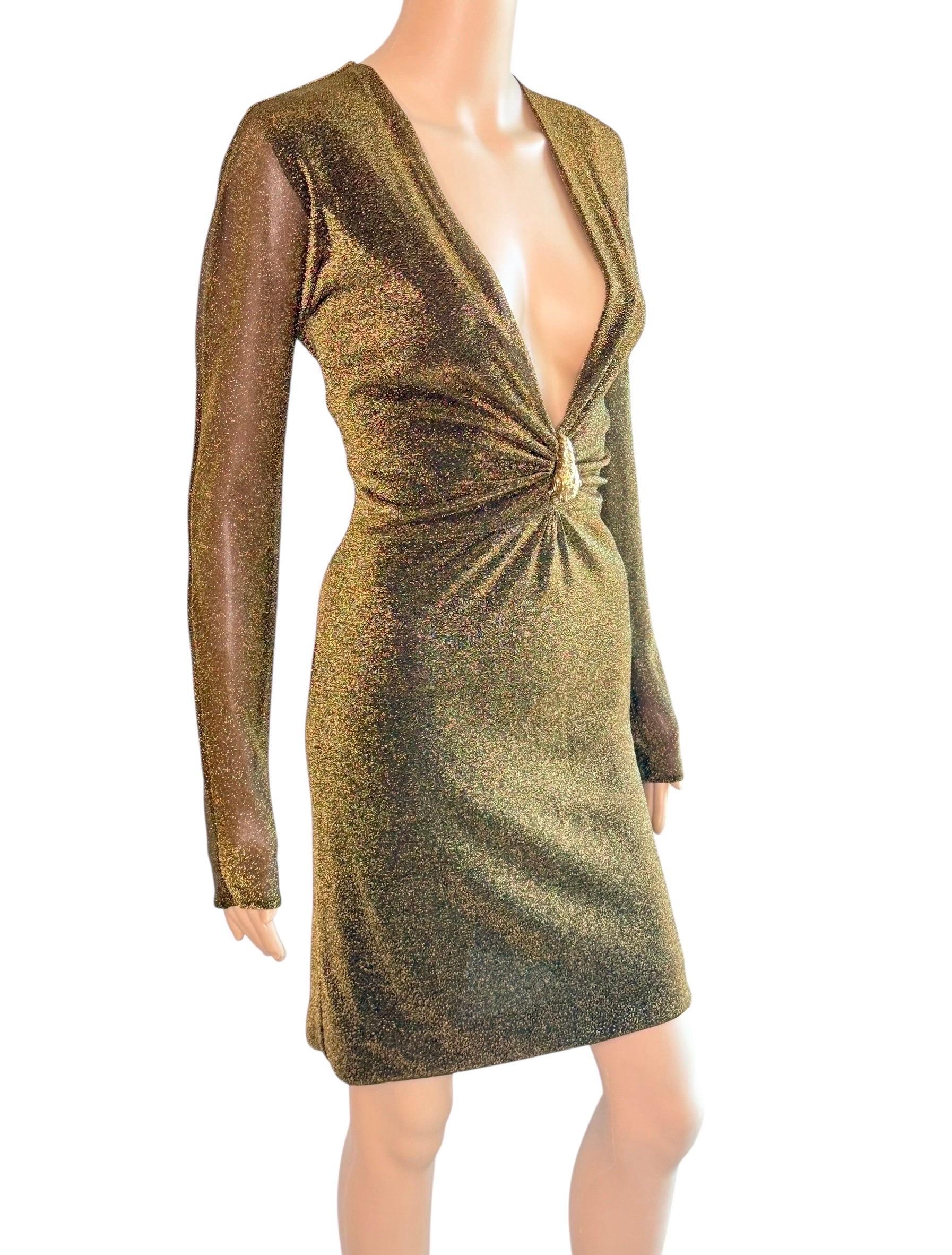 Tom Ford for Gucci, mini-robe de défilé A/H 2000 à encolure allongée en maille métallique Excellent état - En vente à Naples, FL
