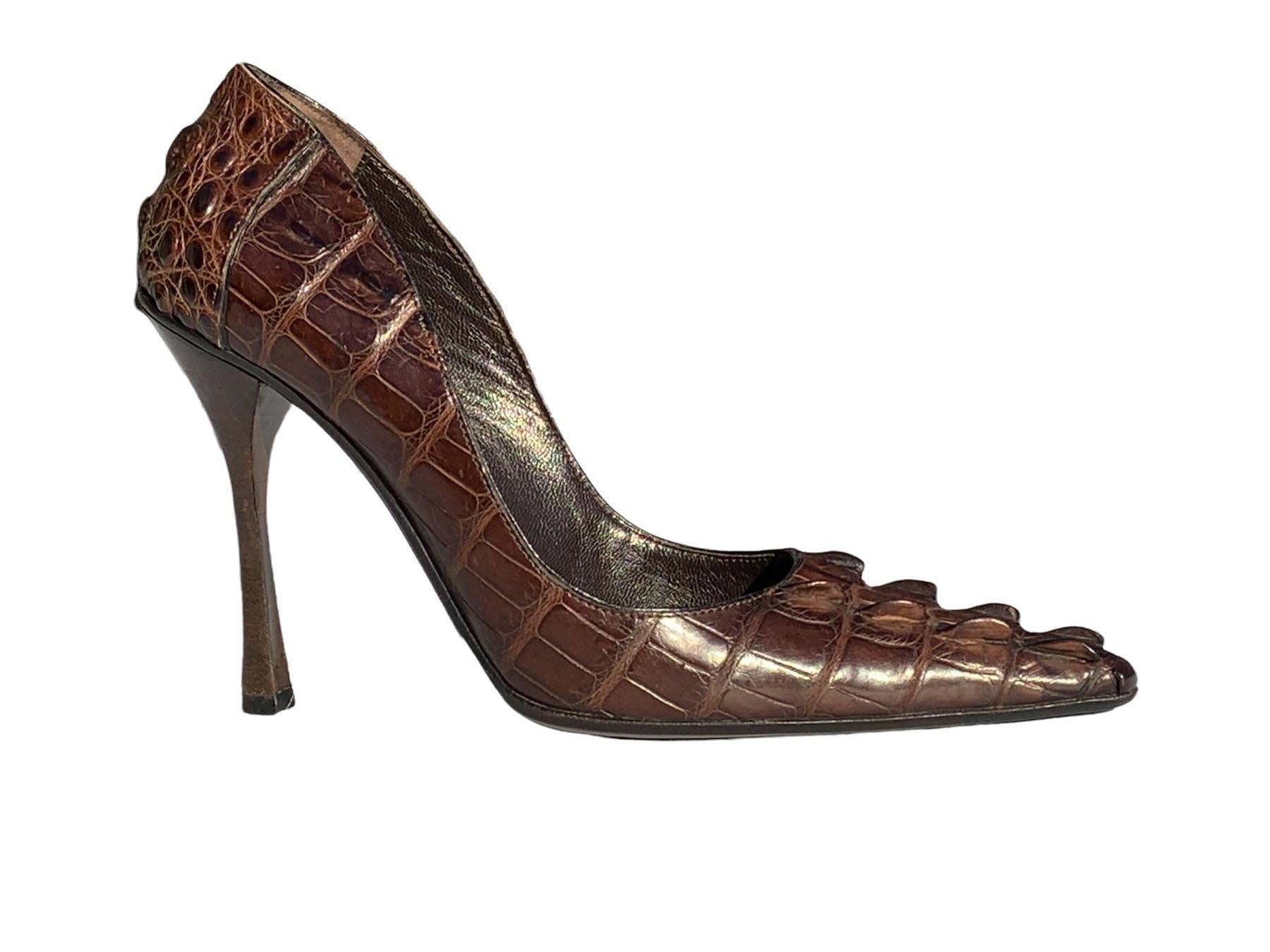 Tom Ford for Gucci Brown  Crocodile Heels Pumps
Designer size - 10 B ( Italian 40 )
F/W 2002 Collection
Genuine crocodile skin, Leather sole & insole, Stacked heels height - 4.5 inches
Made in Italy.
Excellent condition.
Crocodile large size brown
