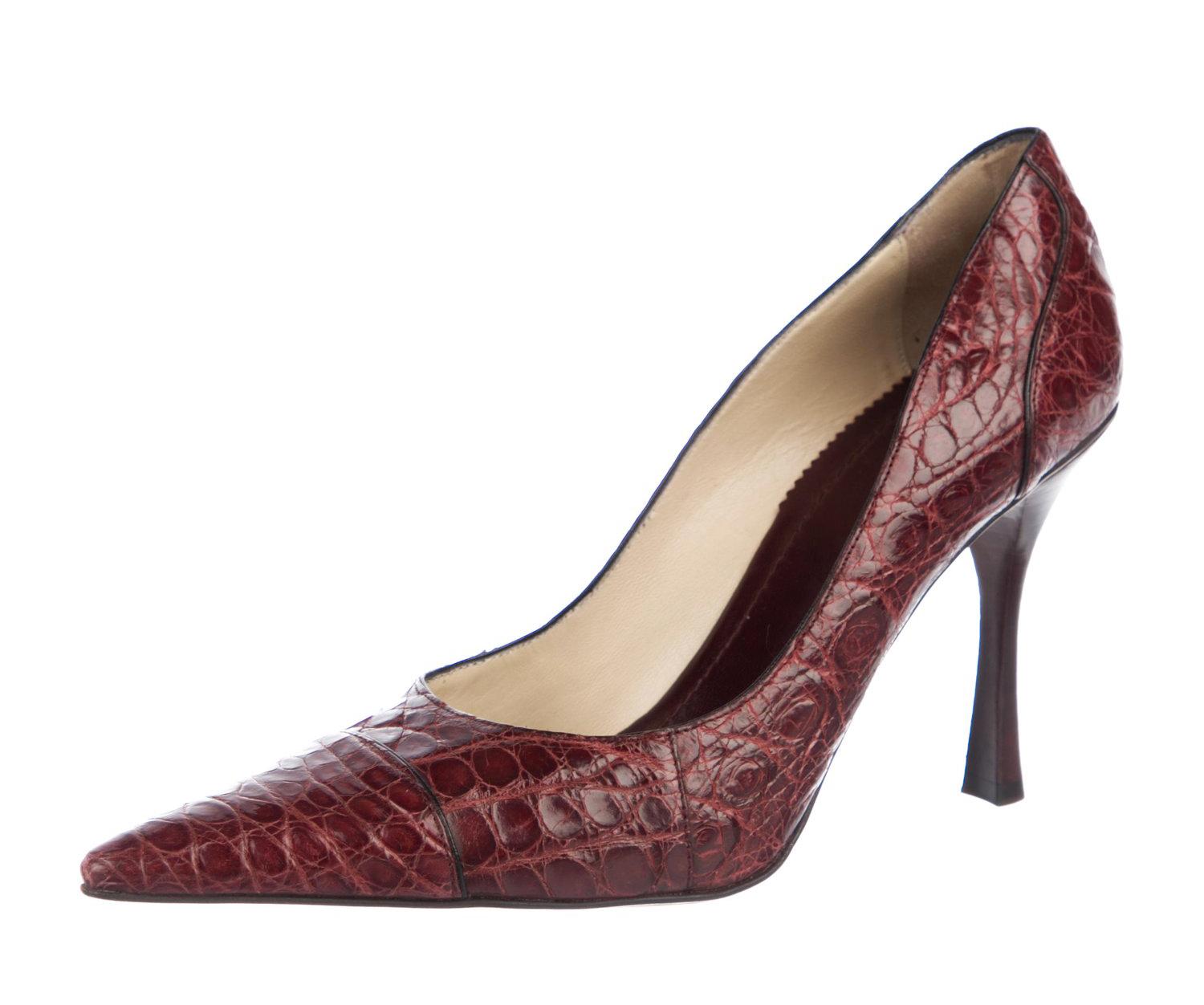 Tom Ford for Gucci Alligator Shoes Pumps
F/W 2002 Collection
Designer size 39.5 C
Wine color alligator Gucci pointed-toe pumps with tonal cap-toes and stacked heels, Leather sole with non-slip rubber finish.
Hell height - 4 inches
Made in Italy
New
