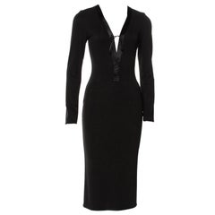 Tom Ford für Gucci F/W 2002 Kollektion Schwarzes Kleid aus Stretch mit tiefem V-Ausschnitt 38
