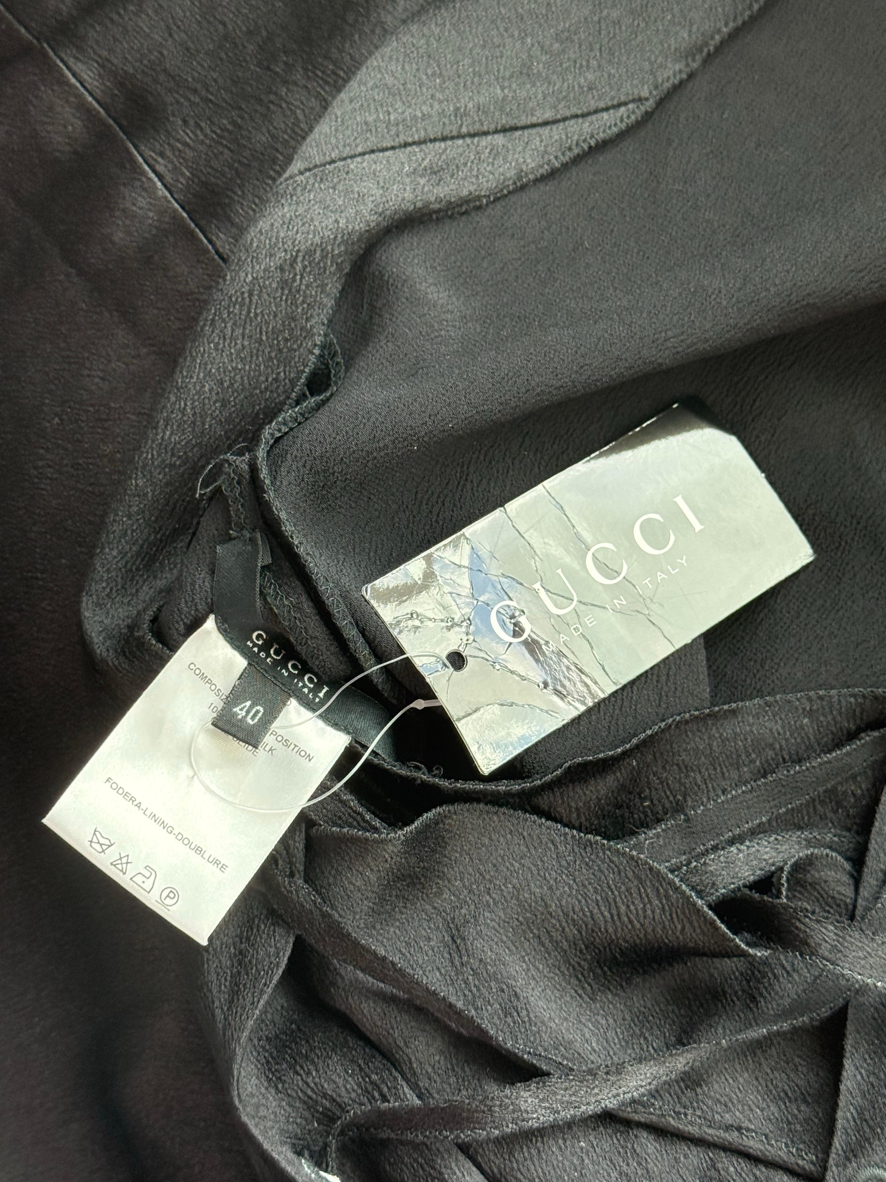 Tom Ford for Gucci F/W 2002 Runway Unworn Lace Up Train Black Silk Evening Dress (Robe de soirée en soie noire avec traîne) en vente 13