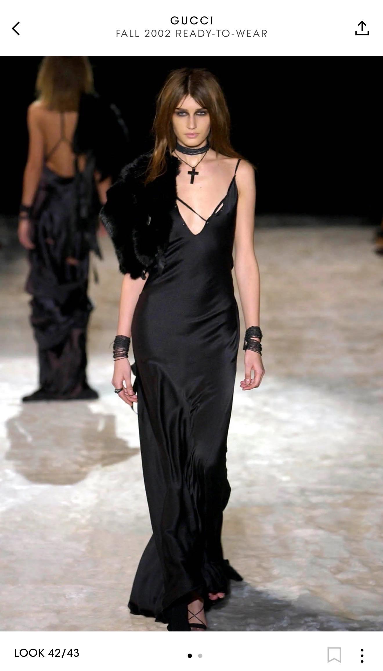 Tom Ford for Gucci F/W 2002 Runway Unworn Lace Up Train Black Silk Evening Dress (Robe de soirée en soie noire avec traîne) en vente 14