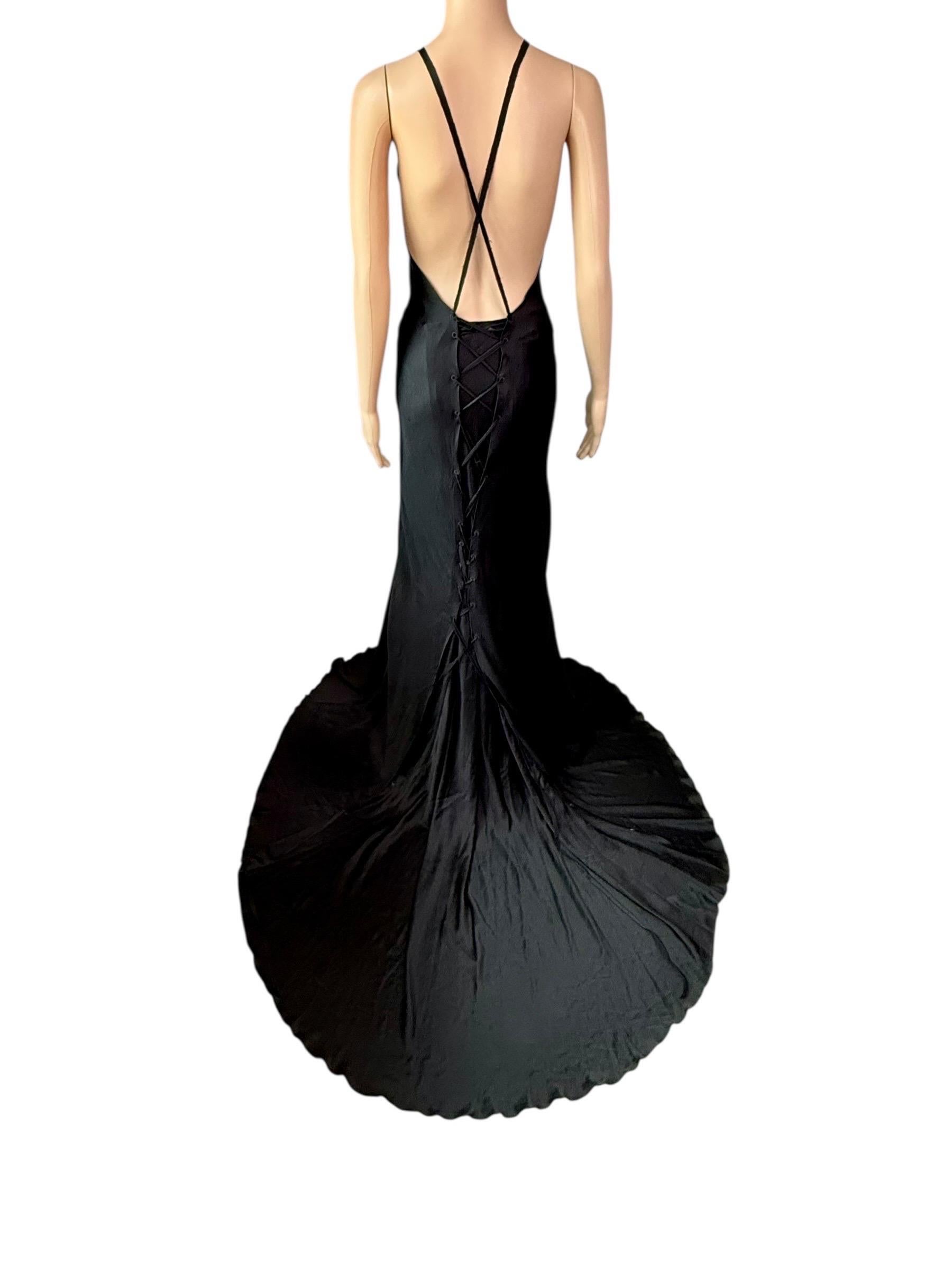 Noir Tom Ford for Gucci F/W 2002 Runway Unworn Lace Up Train Black Silk Evening Dress (Robe de soirée en soie noire avec traîne) en vente