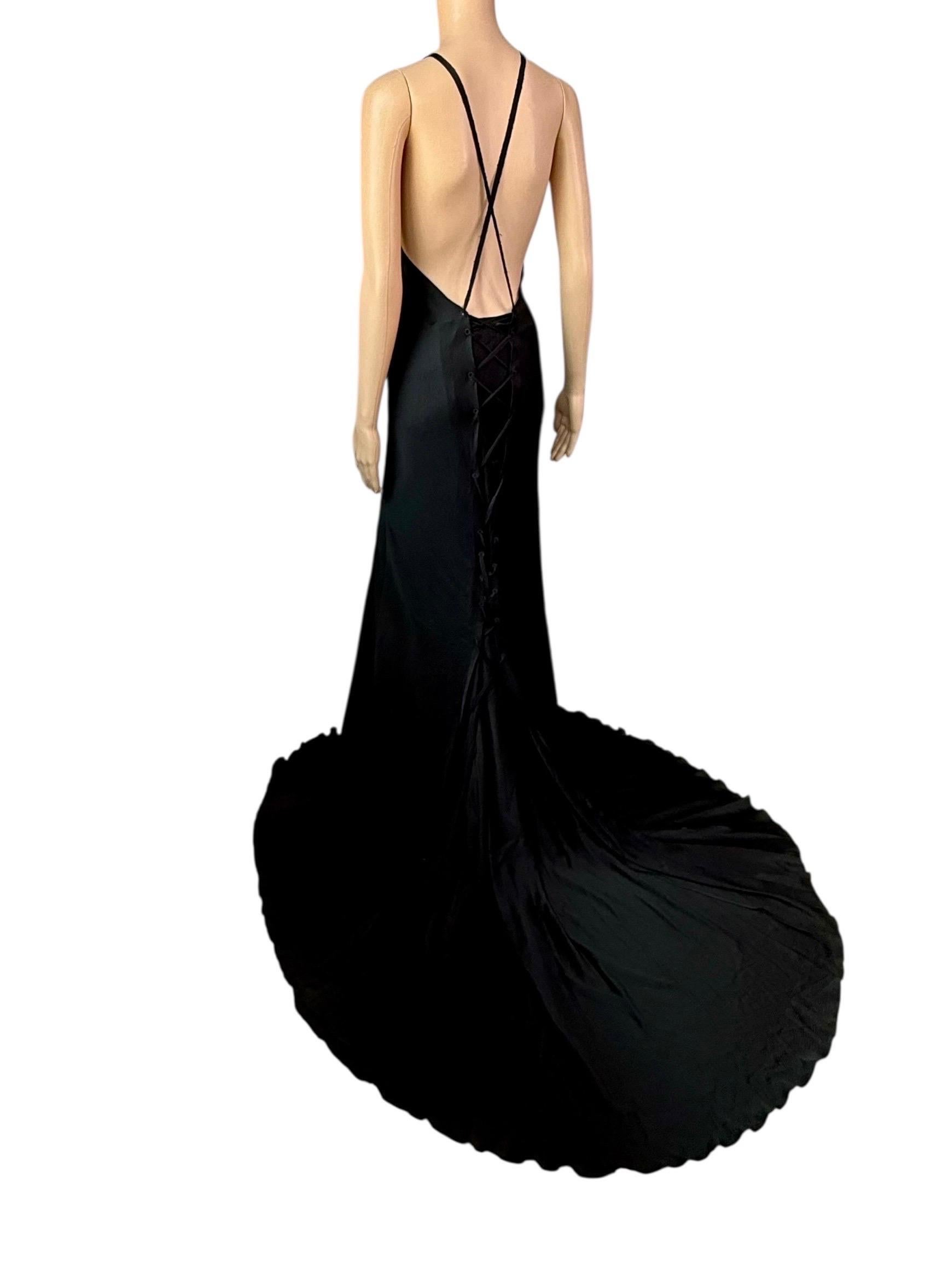 Tom Ford for Gucci F/W 2002 Runway Unworn Lace Up Train Black Silk Evening Dress (Robe de soirée en soie noire avec traîne) Pour femmes en vente