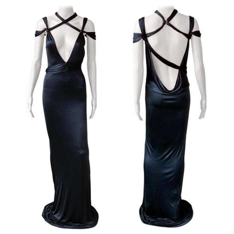 Vestido de noche negro ajustado con aberturas y estilo bondage de Tom Ford para Gucci, colección otoño-invierno 2003