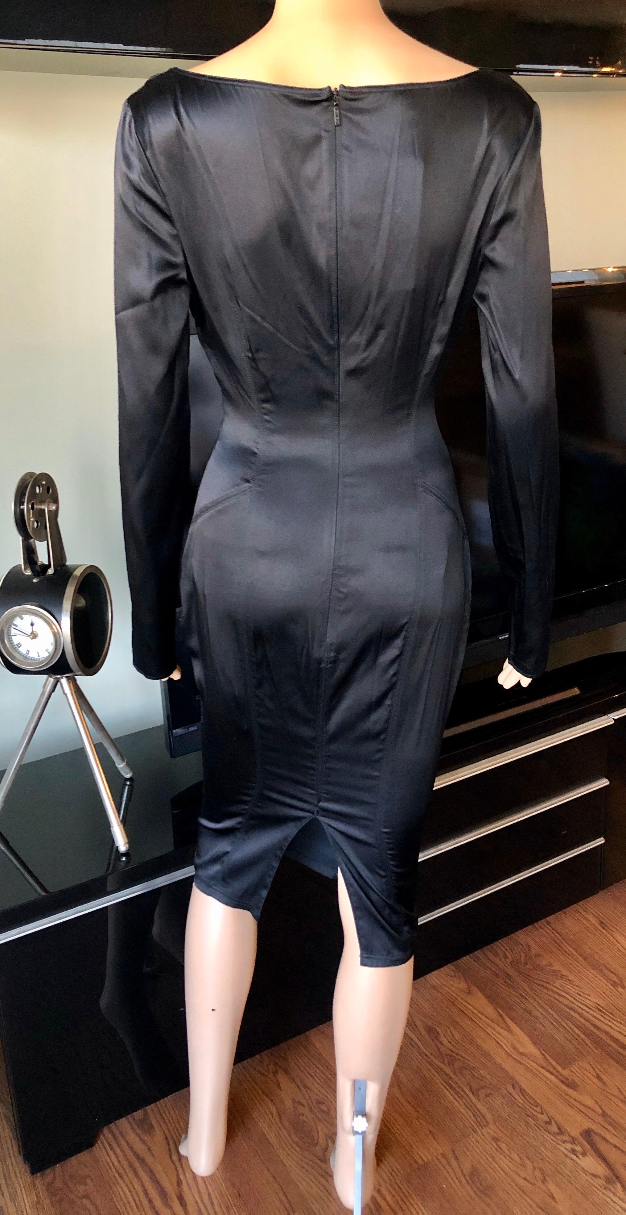 Tom Ford for Gucci F/W 2003 Vestido negro de seda con hombros fríos en venta 1