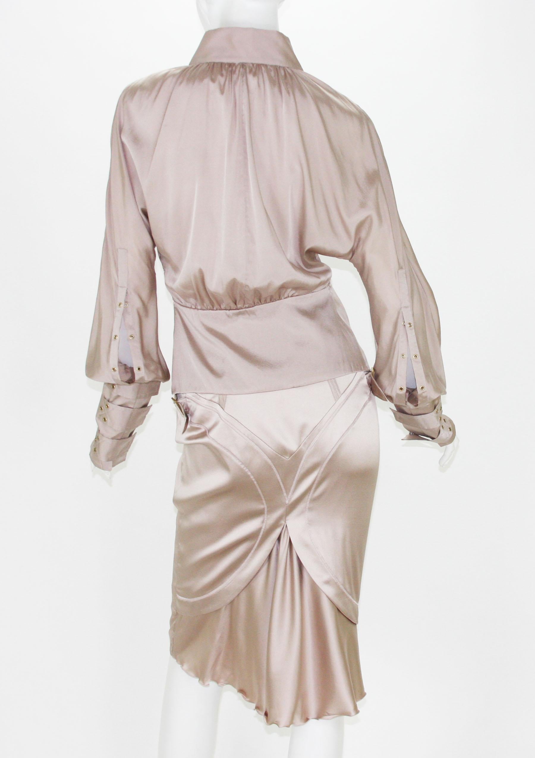 Tom Ford pour Gucci, collection A/H 2003 - Tailleur jupe à œillets en soie couleur chair, 40/42  Pour femmes en vente