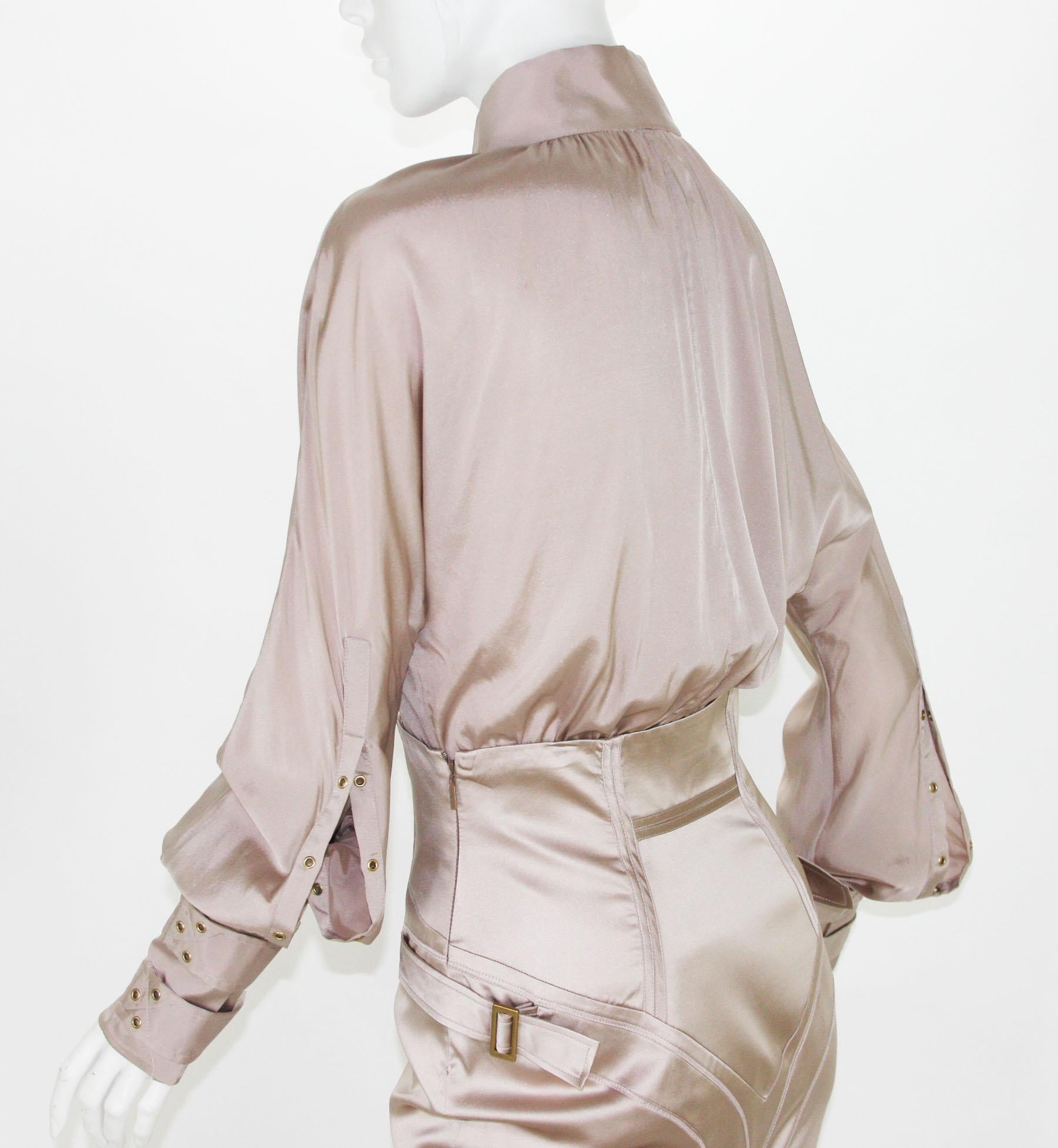 Tom Ford for Gucci F/W 2003 Collection Nude Silk Grommet Skirt Suit 40/42  In Excellent Condition For Sale In Montgomery, TX