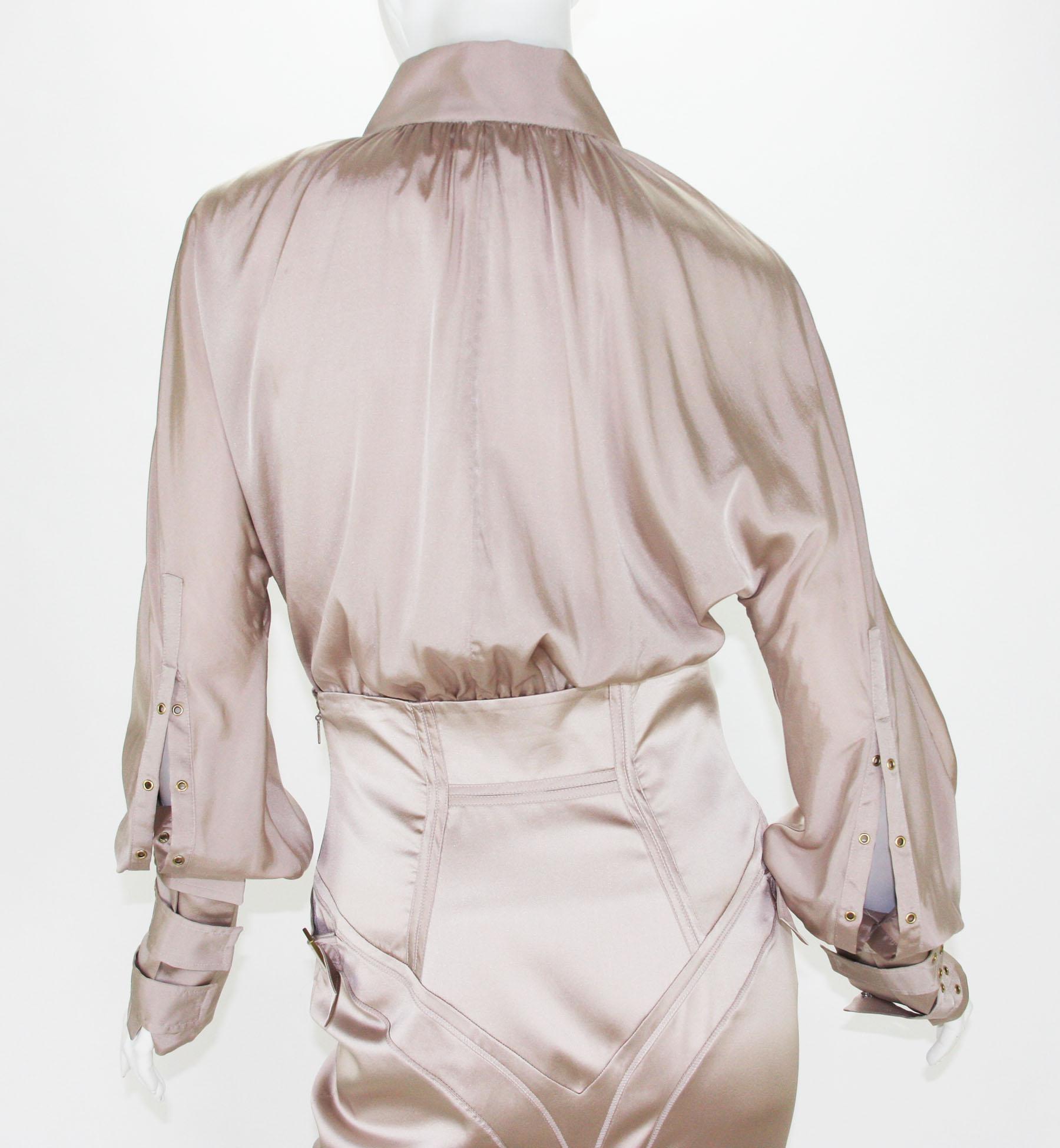 Tom Ford pour Gucci, collection A/H 2003 - Tailleur jupe à œillets en soie couleur chair, 40/42  en vente 3