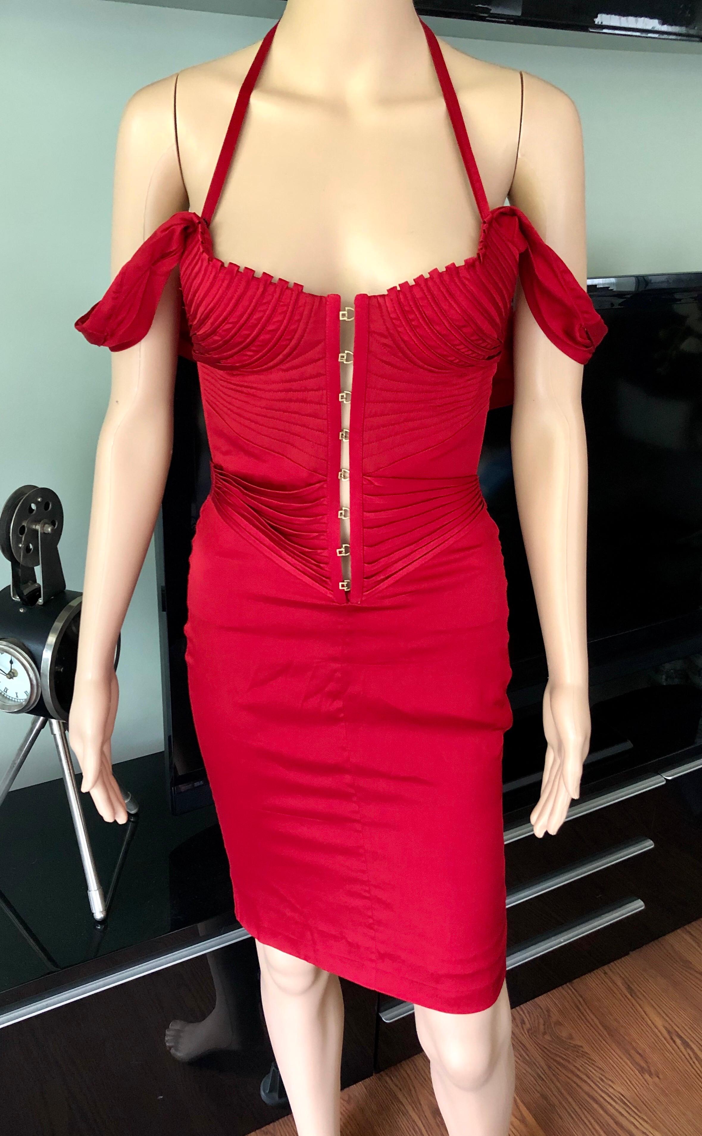 Tom Ford for Gucci F/W 2003 Runway Bustier Corset Silk Red Dress IT 42

Tom Ford for Gucci silk red dress with structured bust featuring concealed corset bodice, hook-and-eye closures at center front and concealed zip closure at center back.