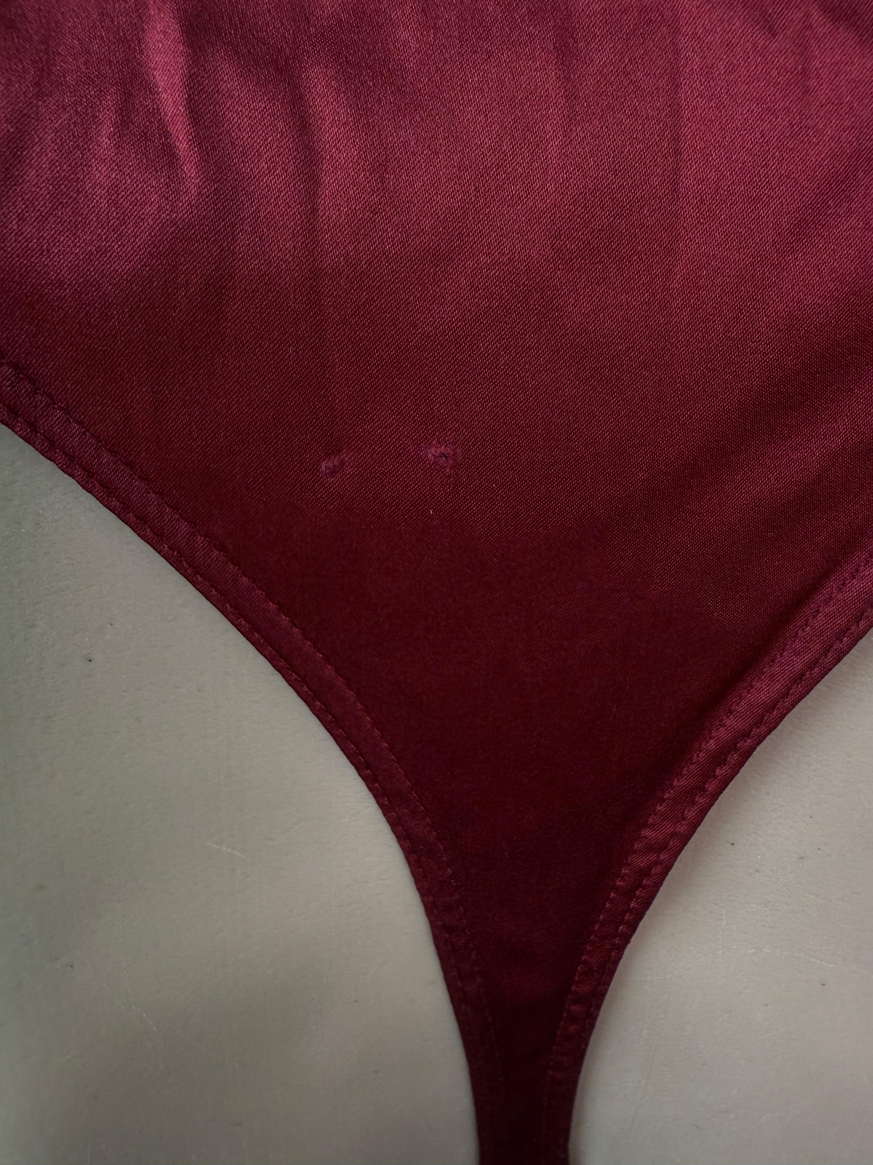 Tom Ford for Gucci F/W 2003 Runway Corset Belt Cutout Bustier Silk Red Dress For Sale 14