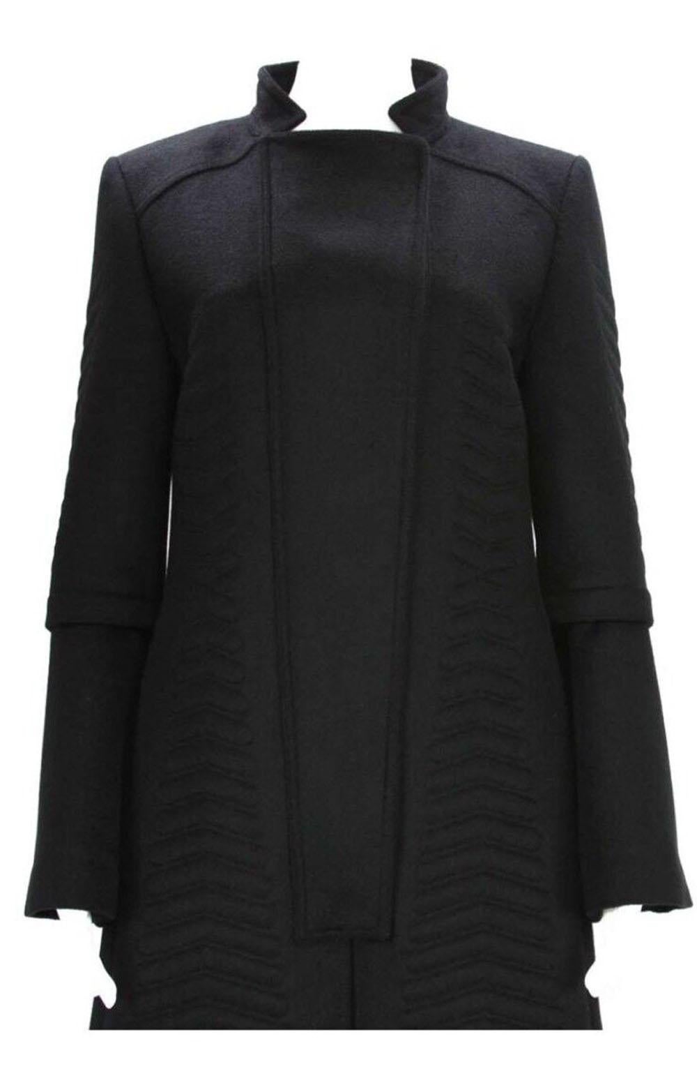 Noir Tom Ford pour Gucci - Manteau en laine angora noire à motif de chevrons avec ceinture, automne-hiver 2004  42 en vente