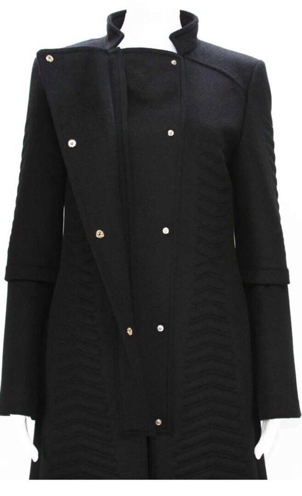 Tom Ford für Gucci H/W 2004 Schwarzer Mantel aus Angorawolle mit Chevron-Muster und Gürtel  42 Damen im Angebot