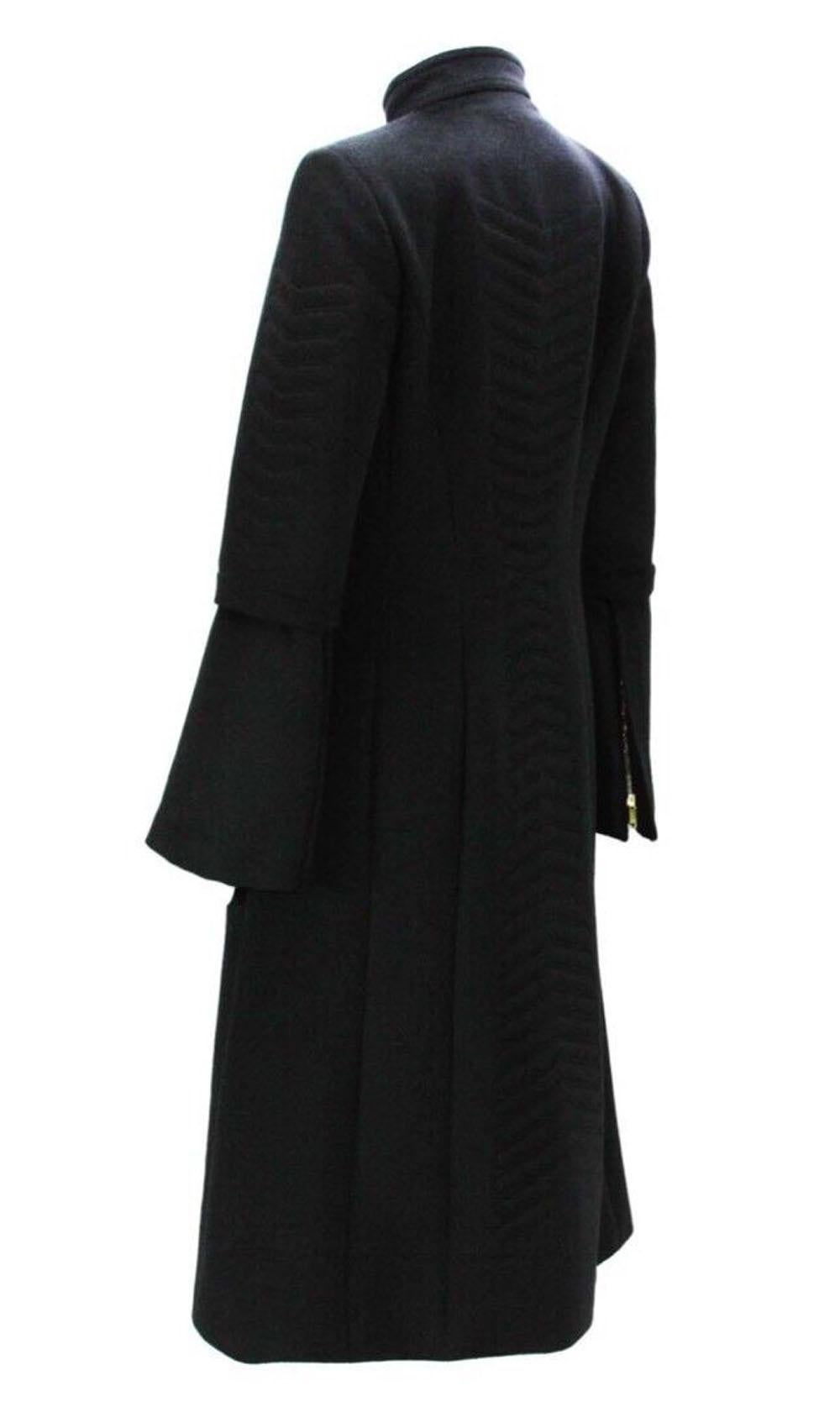 Tom Ford pour Gucci - Manteau en laine angora noire à motif de chevrons avec ceinture, automne-hiver 2004  42 en vente 1