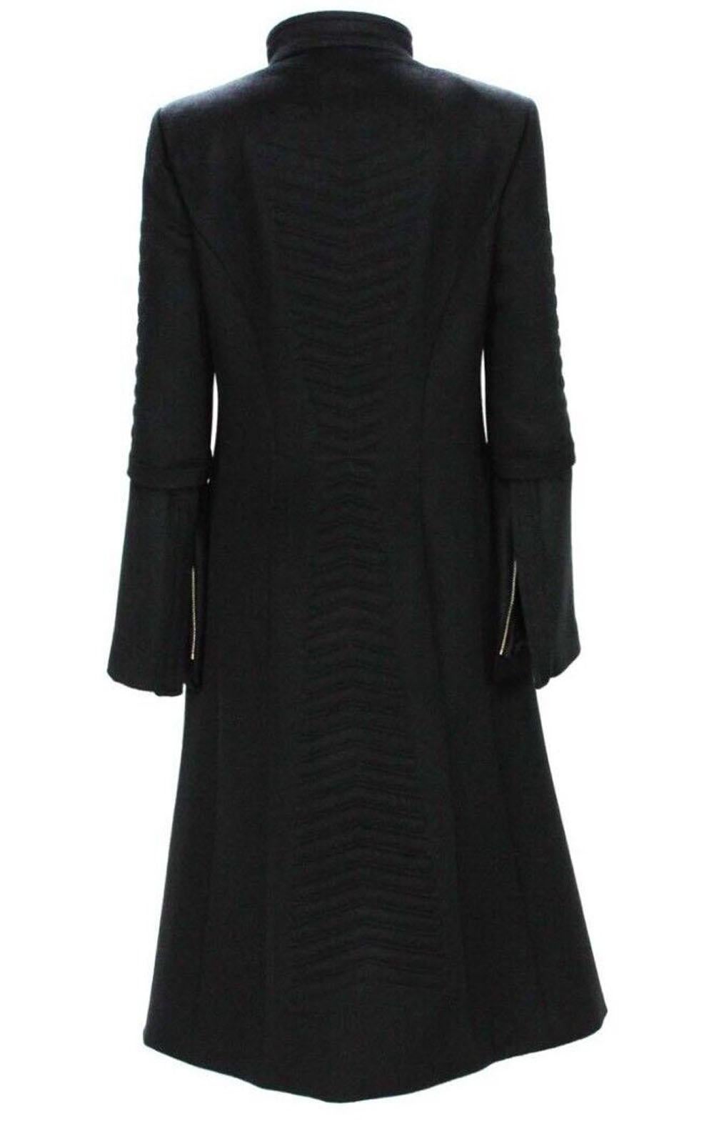 Tom Ford pour Gucci - Manteau en laine angora noire à motif de chevrons avec ceinture, automne-hiver 2004  42 en vente 3