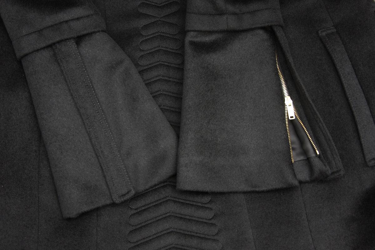Tom Ford pour Gucci - Manteau en laine angora noire à motif de chevrons avec ceinture, automne-hiver 2004  42 en vente 4