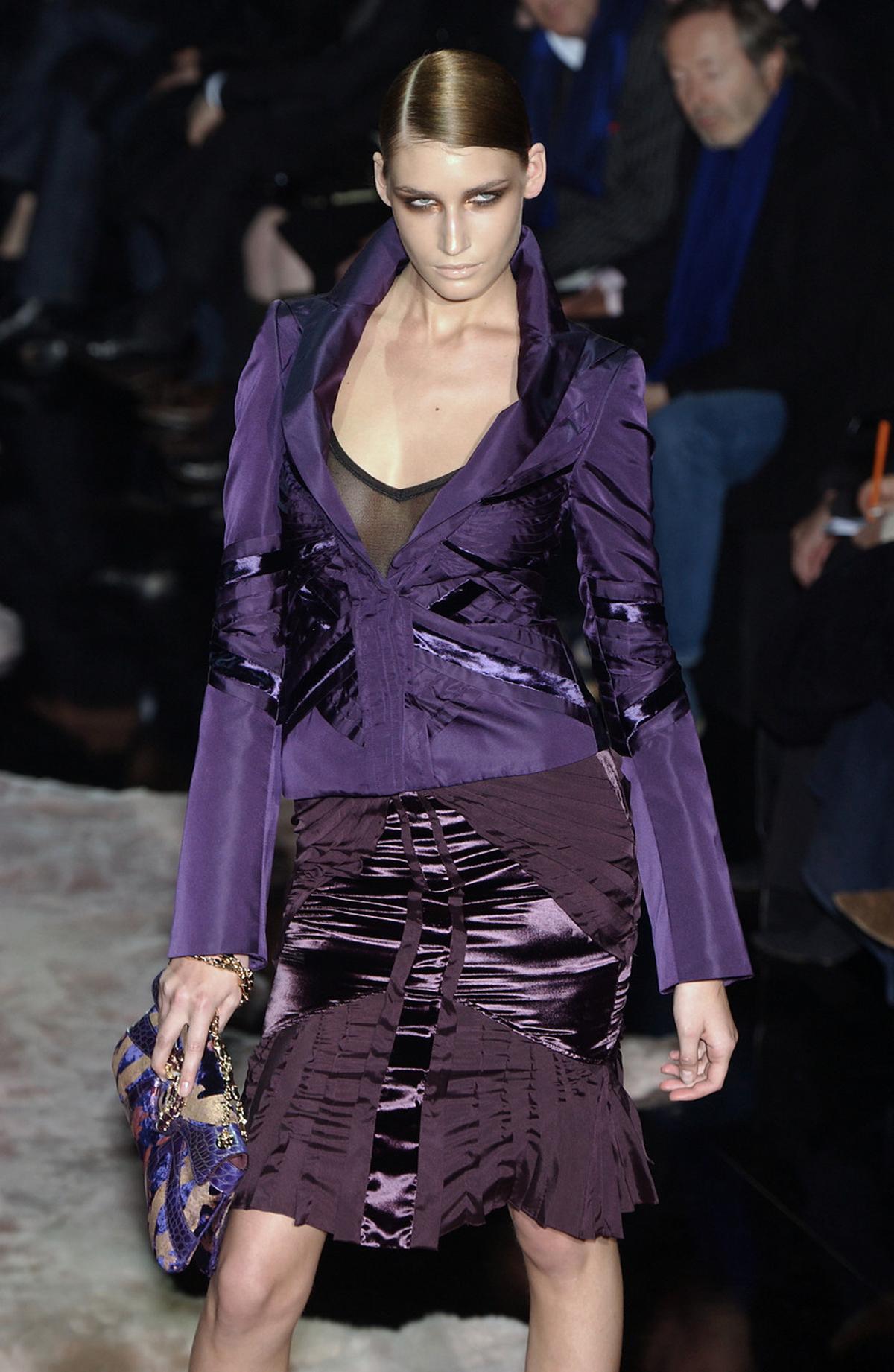 Tom Ford for Gucci Silk & Velvet Purple Pleated Skirt
F/W 2004 Collection 
Designer size 42 - US 6
Color - Purple 
Velvet & Silk, Pleated Details, 87% Silk, 13% Elastane, Side zip closure. 
Measurements: Length - 25 inches, Waist - 32