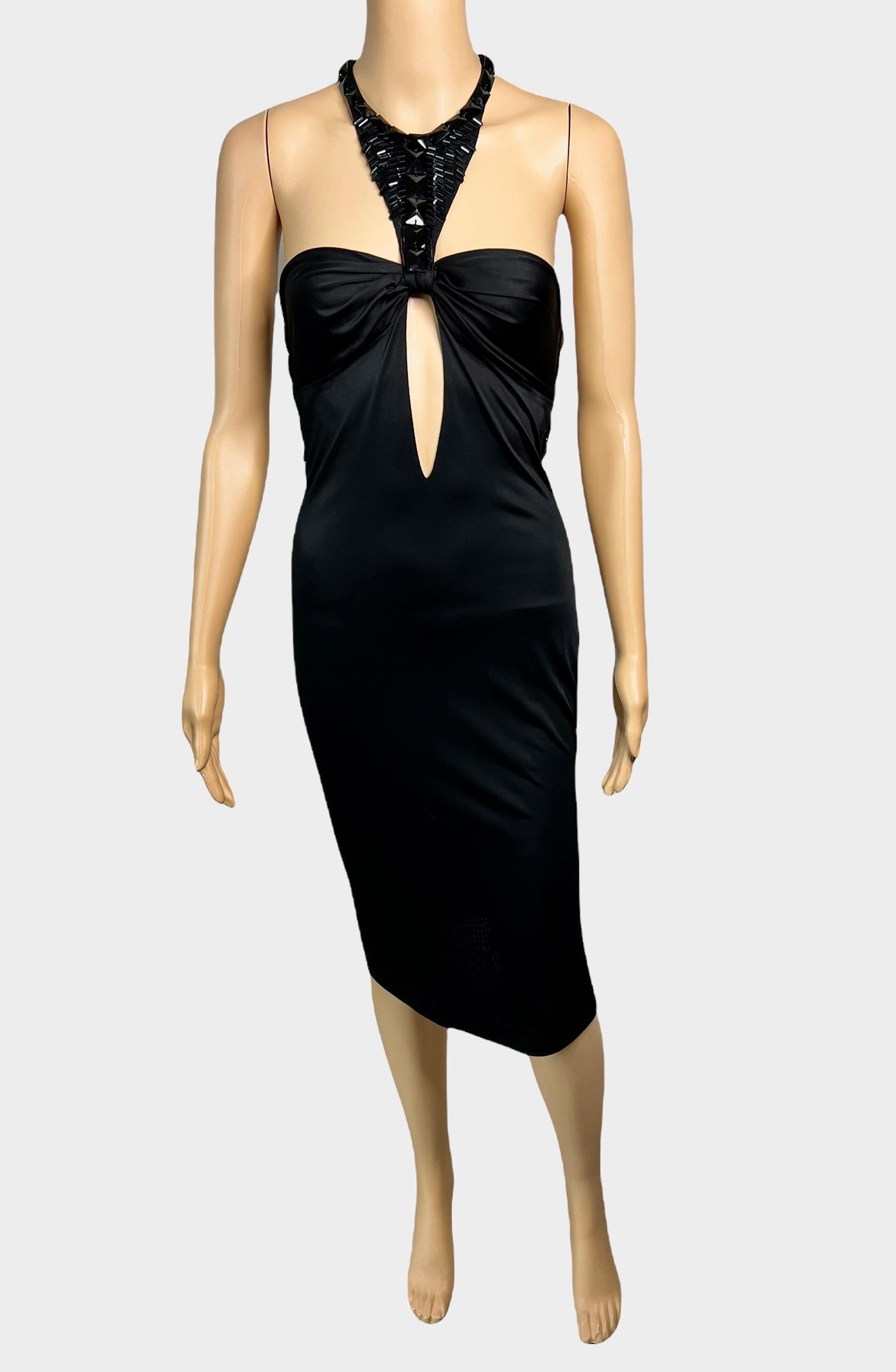 Tom Ford für Gucci F/W 2004 Verschönertes, tief ausgeschnittenes schwarzes Abendkleid IT 42

Abendkleid von Gucci mit verzierten Akzenten am Dekolleté und Ausschnitten an Vorder- und Rückseite. 


