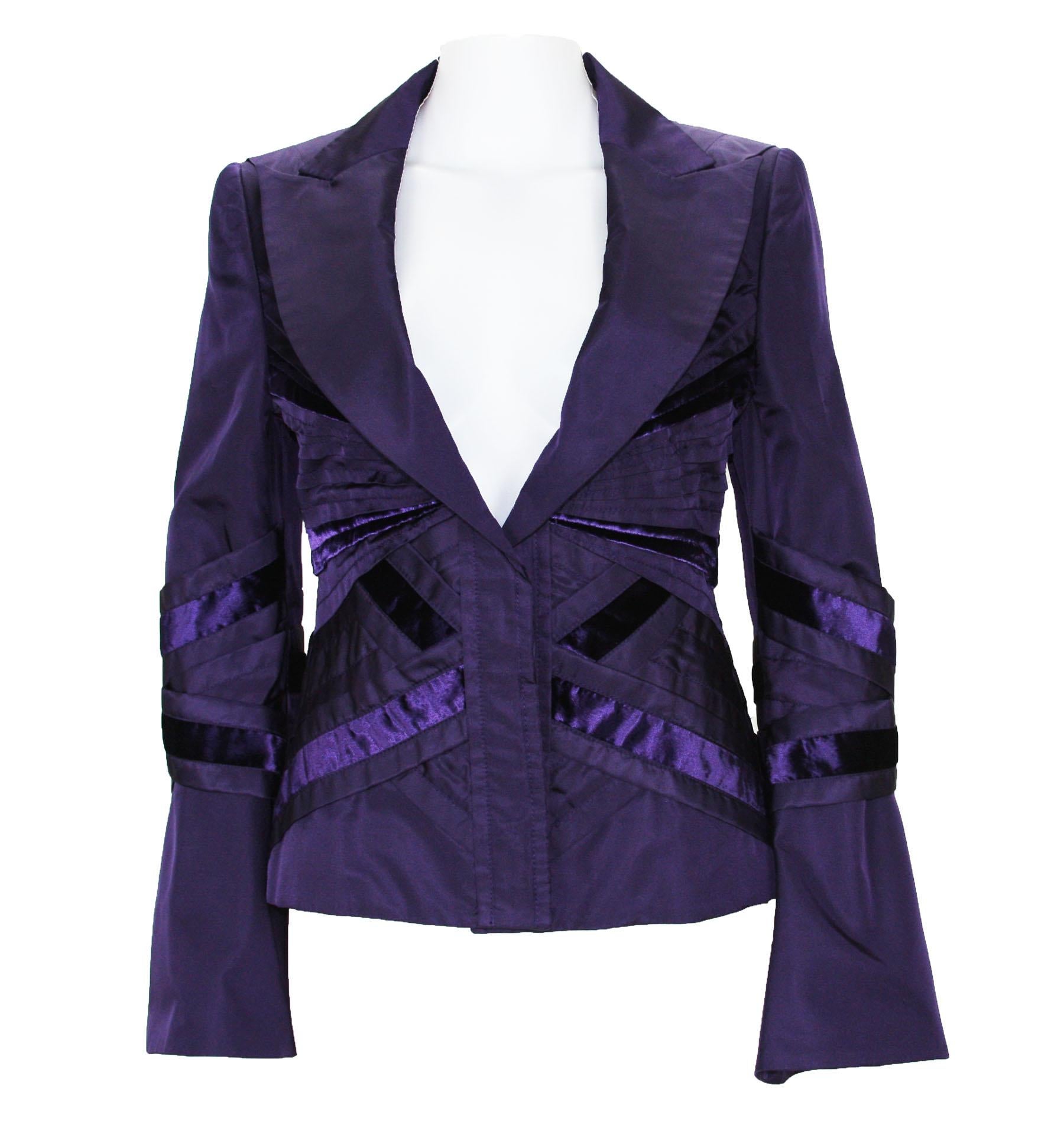 Tom Ford for Gucci F/W 2004 Runway Collection Purple Silk Taffeta Jacket 42 - 6 In Excellent Condition For Sale In Montgomery, TX