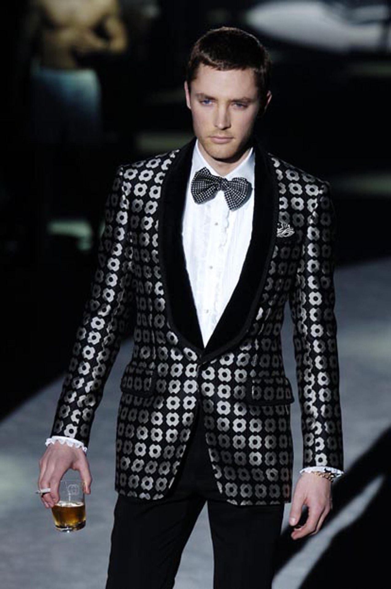 Rare Tom Ford for Gucci Tuxedo Cocktail Blazer Jacket
Fall/Winter 2004 Runway Collection
Designer size 50 R - US 40 R
Black and Silver Gray Colors, Midnight Black Velvet Shawl Lapel, Single Velvet Button Closure.
Chest Pocket, Two Flap Pockets, Four