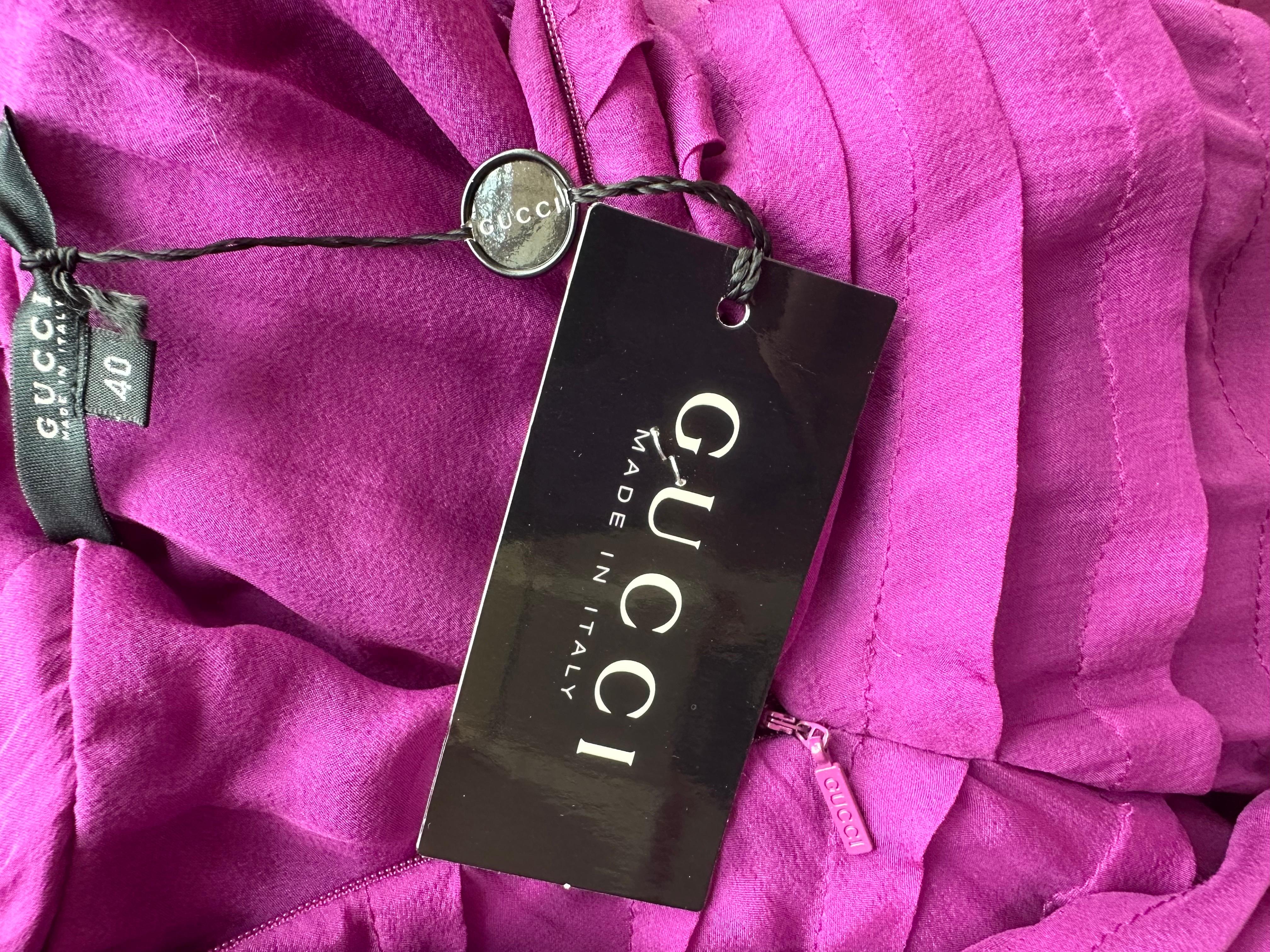 Tom Ford for Gucci, défilé A/H 2004 - Robe midi en soie plissée et bustier, non portée, non portée en vente 11