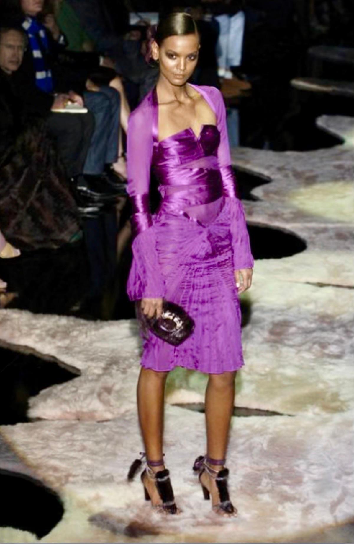 Tom Ford for Gucci, défilé A/H 2004 - Robe midi en soie plissée et bustier, non portée, non portée en vente 13